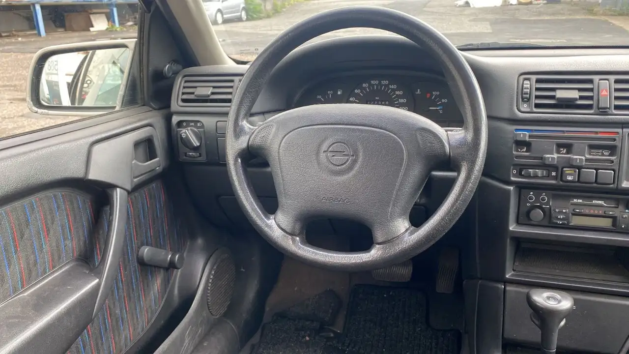Opel Vectra A - AUTOM. 2.0 - 4/5trg, foto 8