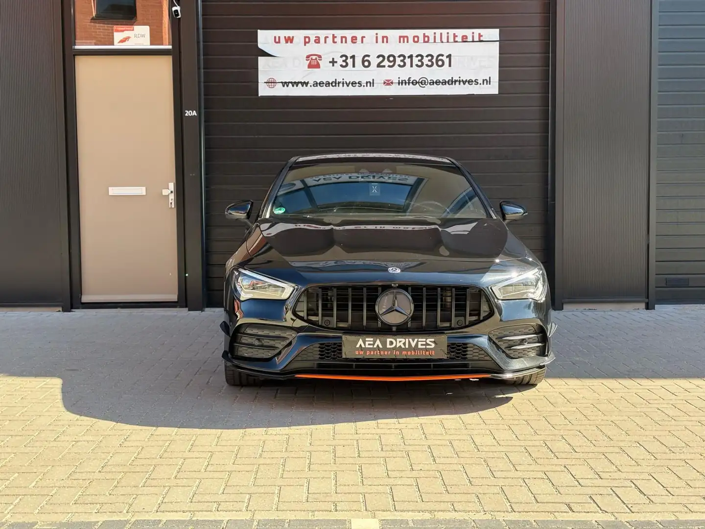 Mercedes-Benz CLA-klasse AMG Line | 1e eigenaar | Panoramadak | Noir - 2