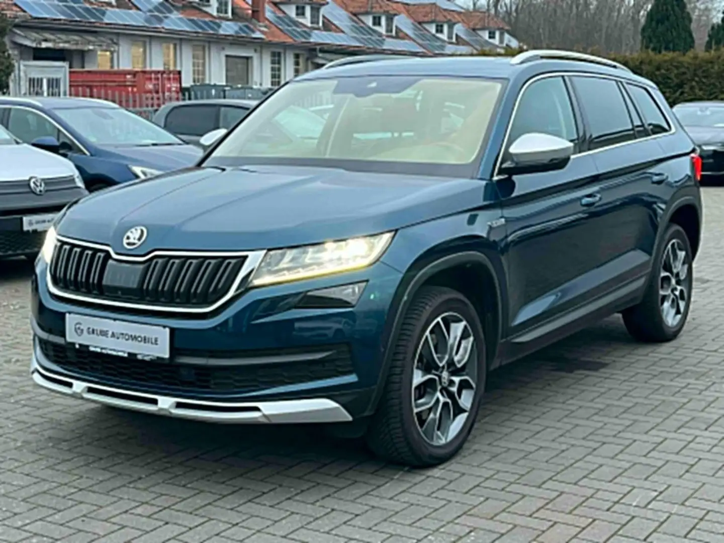 Skoda Kodiaq Scout 4x4 DSG*LED*AHK*PANO*NAV*4xSHZ*CAM Bleu - 1