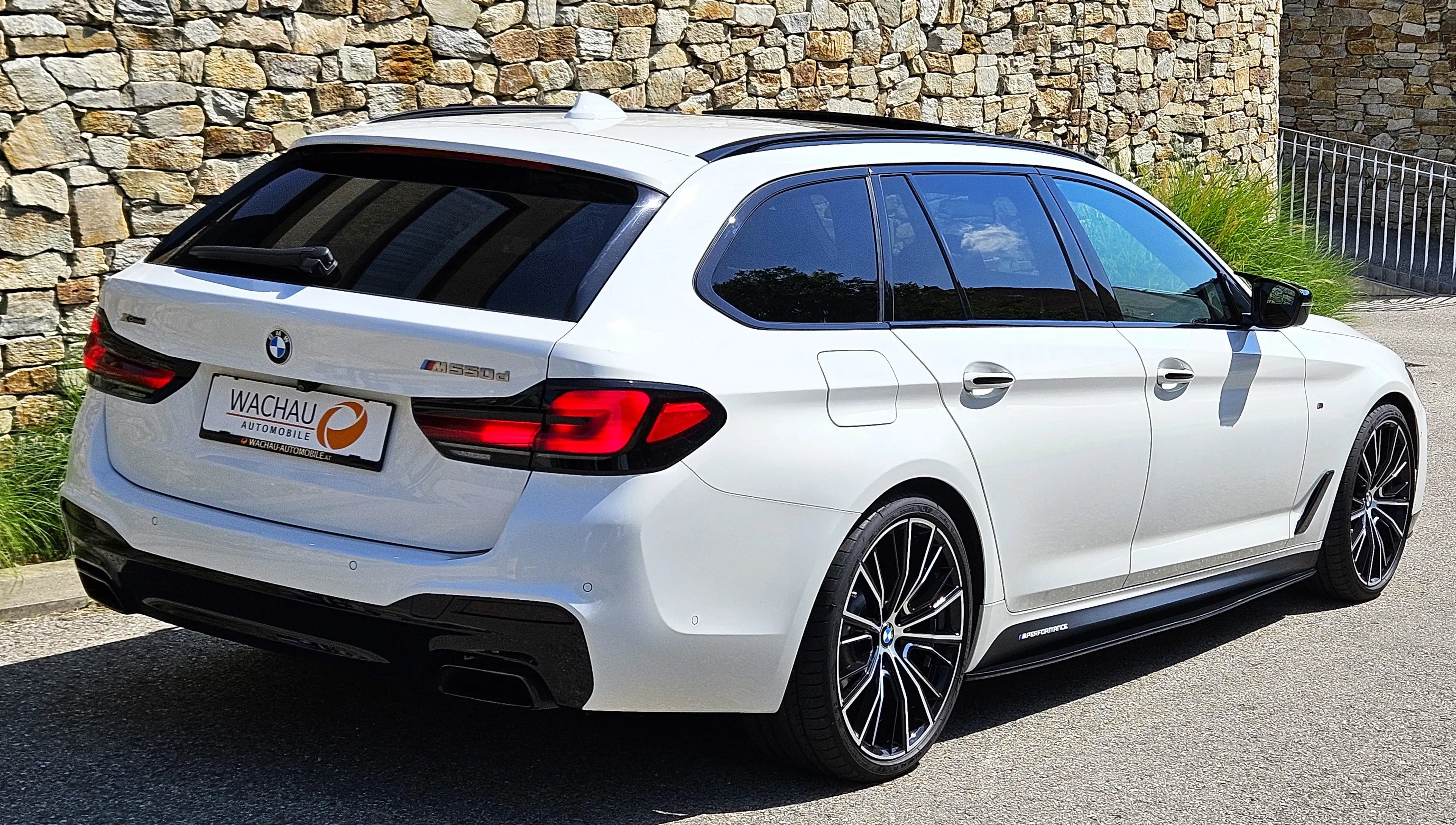 BMW 550 d xDrive*PANO*B&W*Massage*TV*NP: 138.000** — photo 9