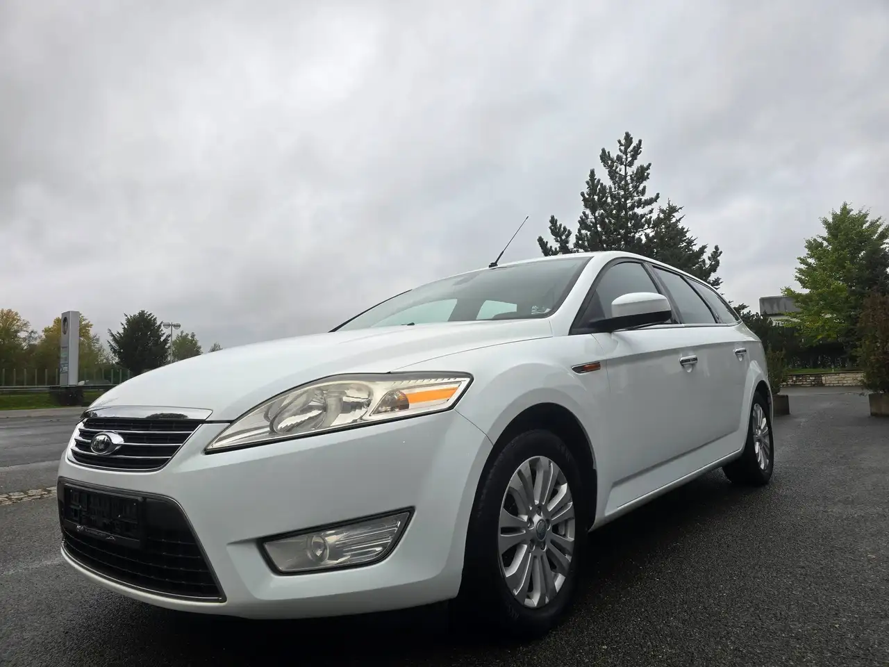 Ford Mondeo Ghia aus 1.Hand - Automatik — photo 1 of 18