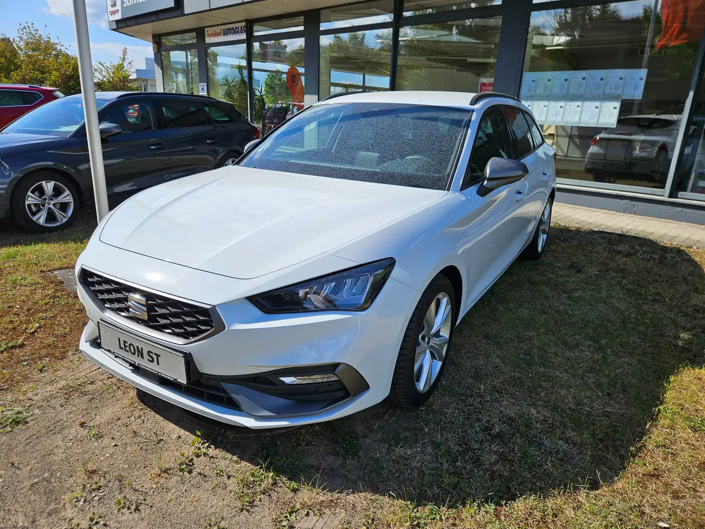 SEAT Leon Sportstourer 1.5 eTSI DSG FR *Navi, FullLink * Weiß - 1