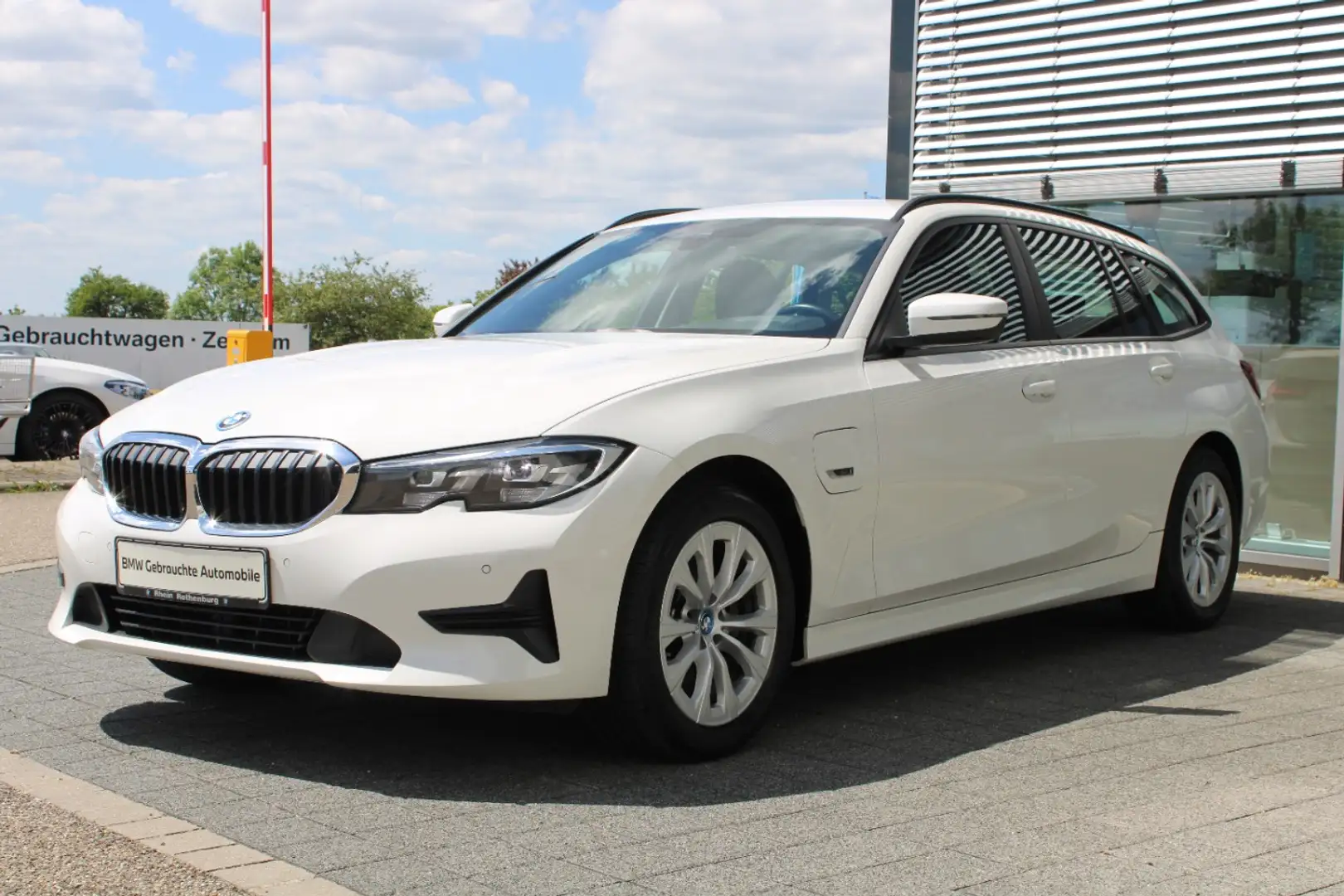 BMW 320 e Touring Advantage Navi LED LIVE DAB SH PDC Blanc - 1