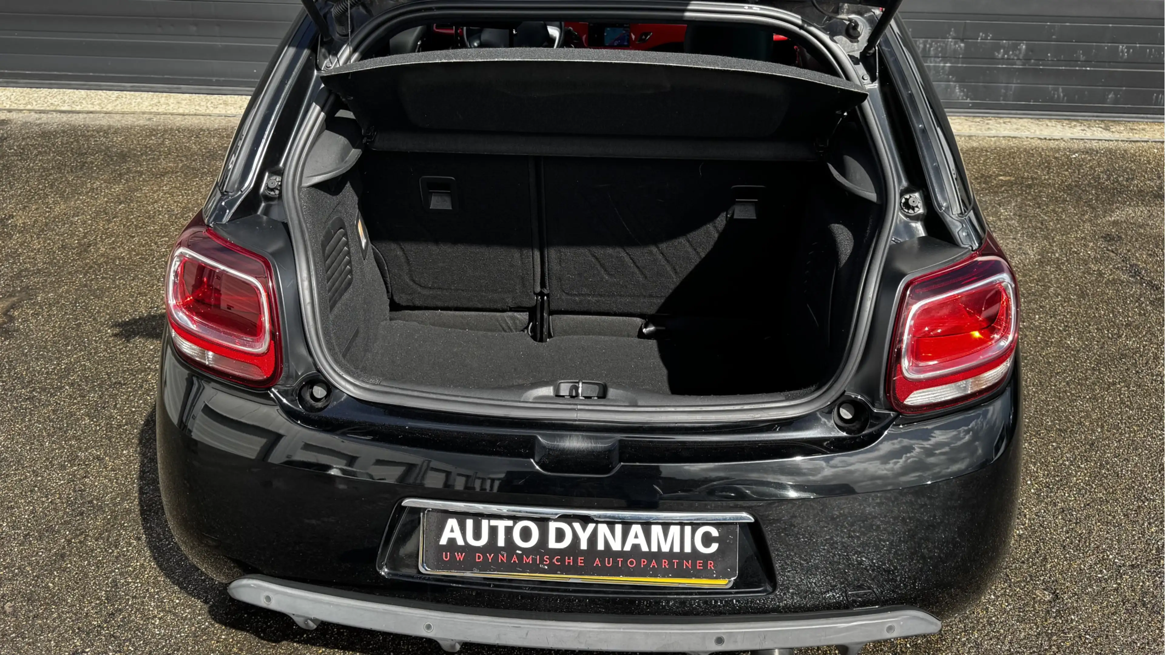 Citroen DS3 1.2 PureTech So Red — photo 11