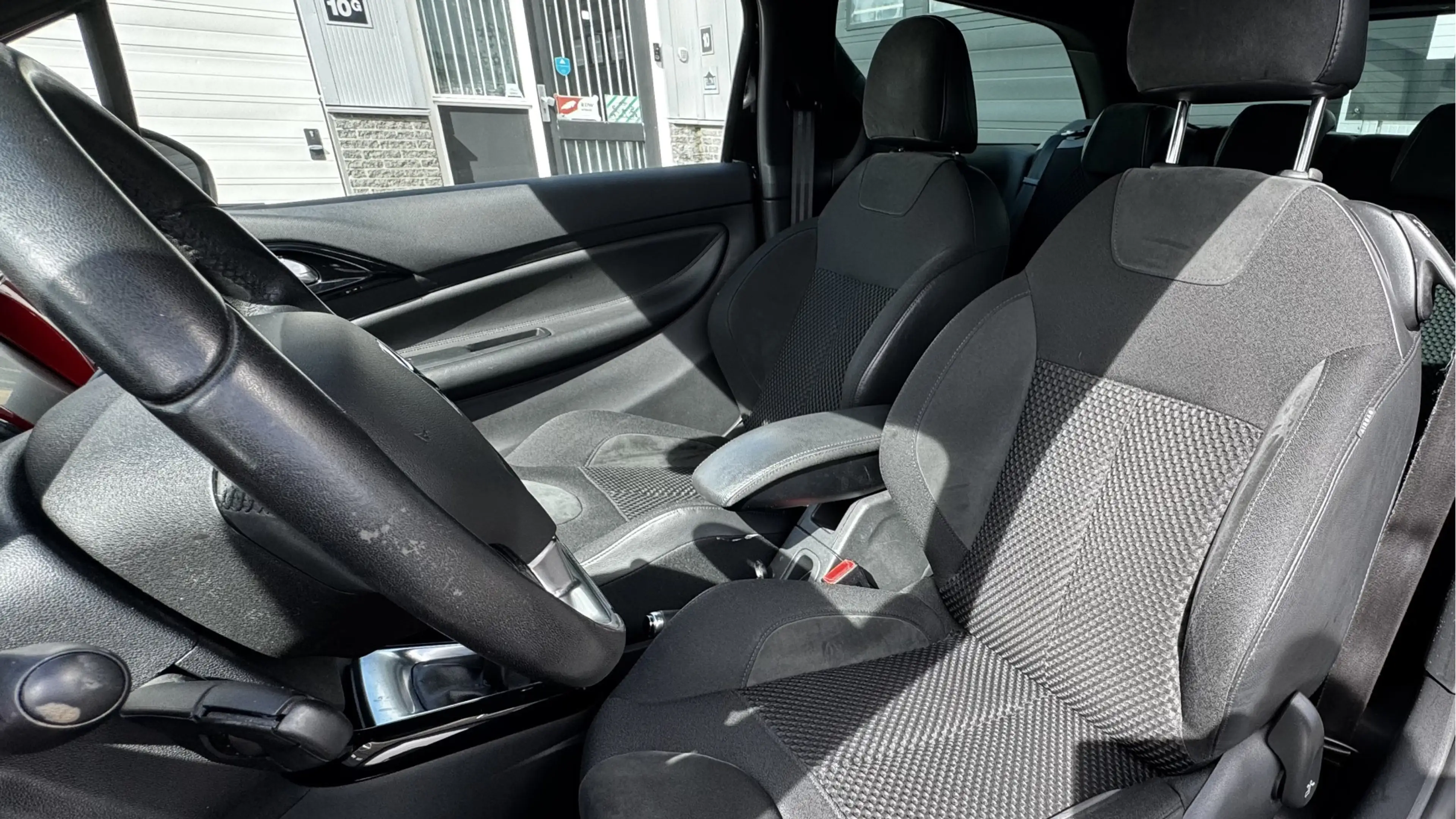 Citroen DS3 1.2 PureTech So Red — photo 12