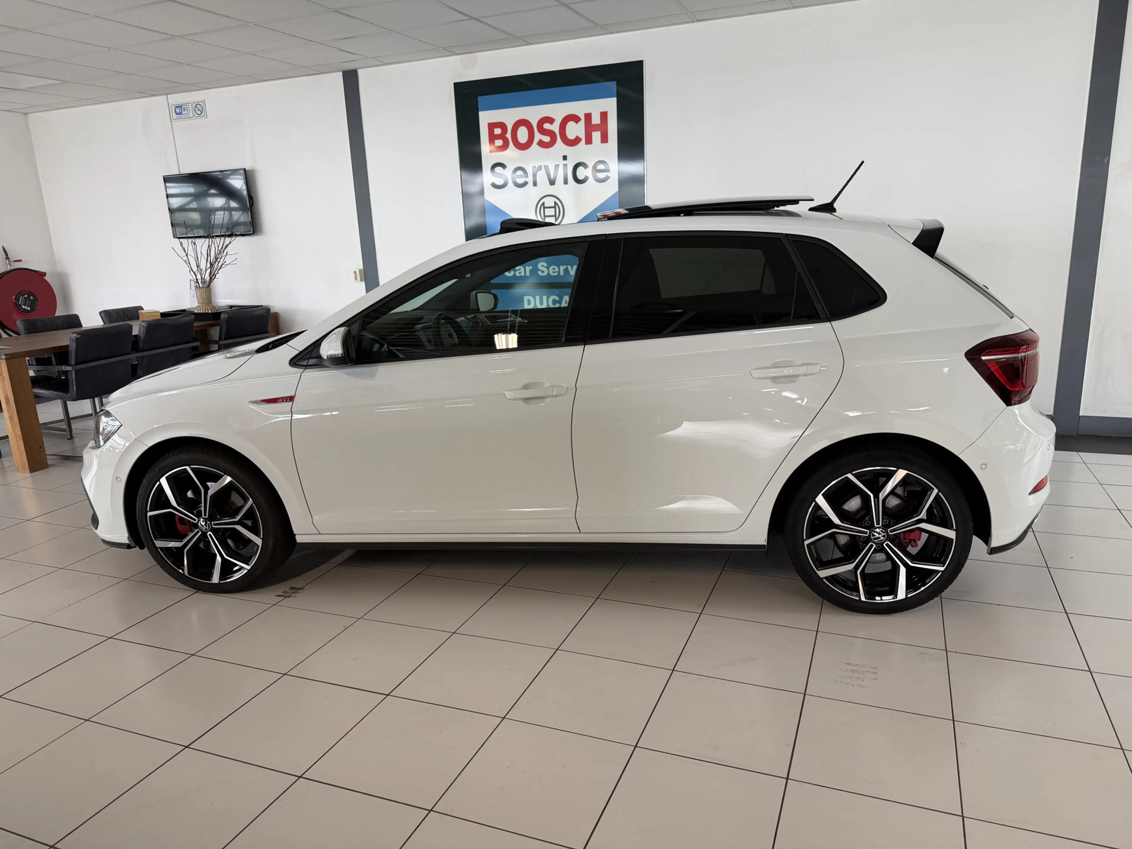 Volkswagen Polo GTI 2.0 TSI Panoramadak / Camera / IQ Light / — photo 2