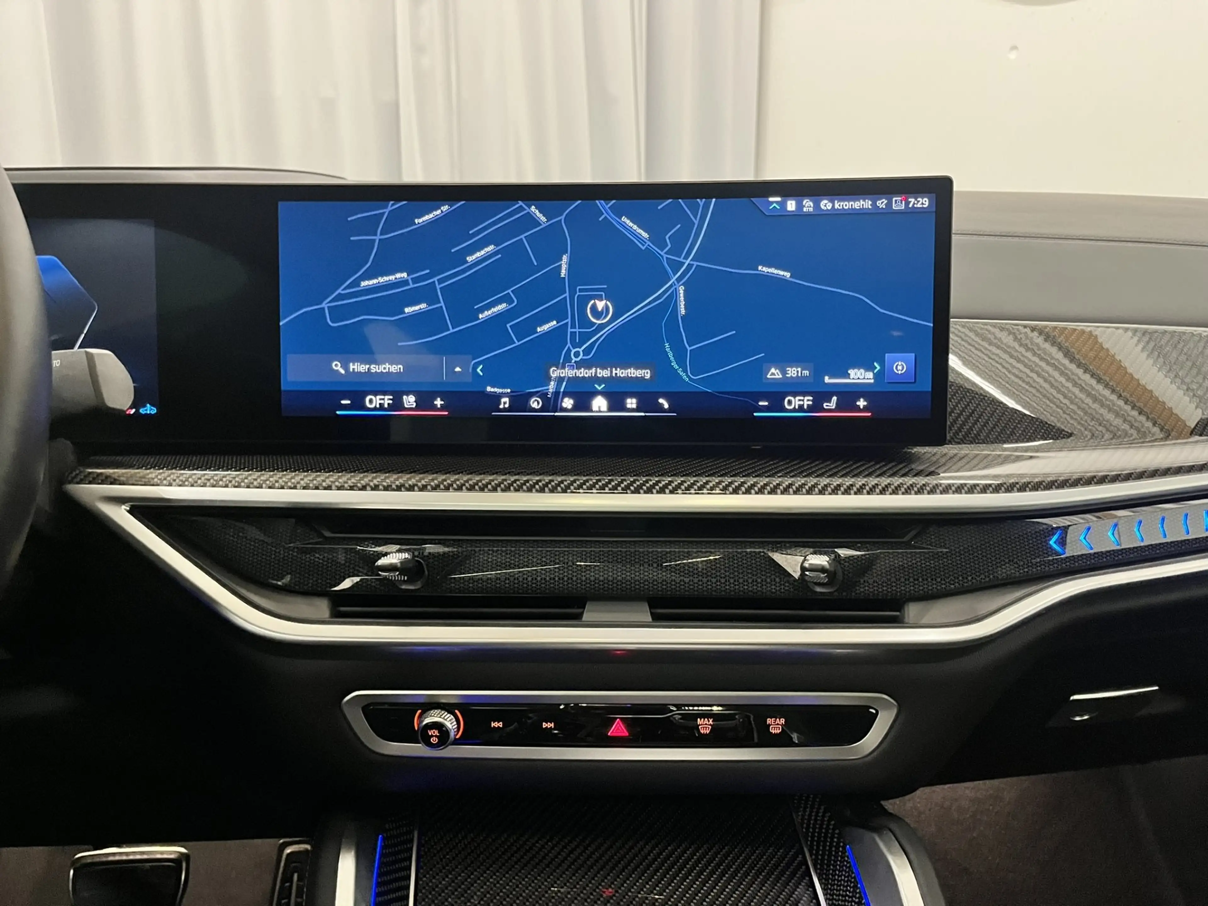 BMW X6 xDrive30d *M-Sport PRO / Innovationspaket / Panorama* — photo 11
