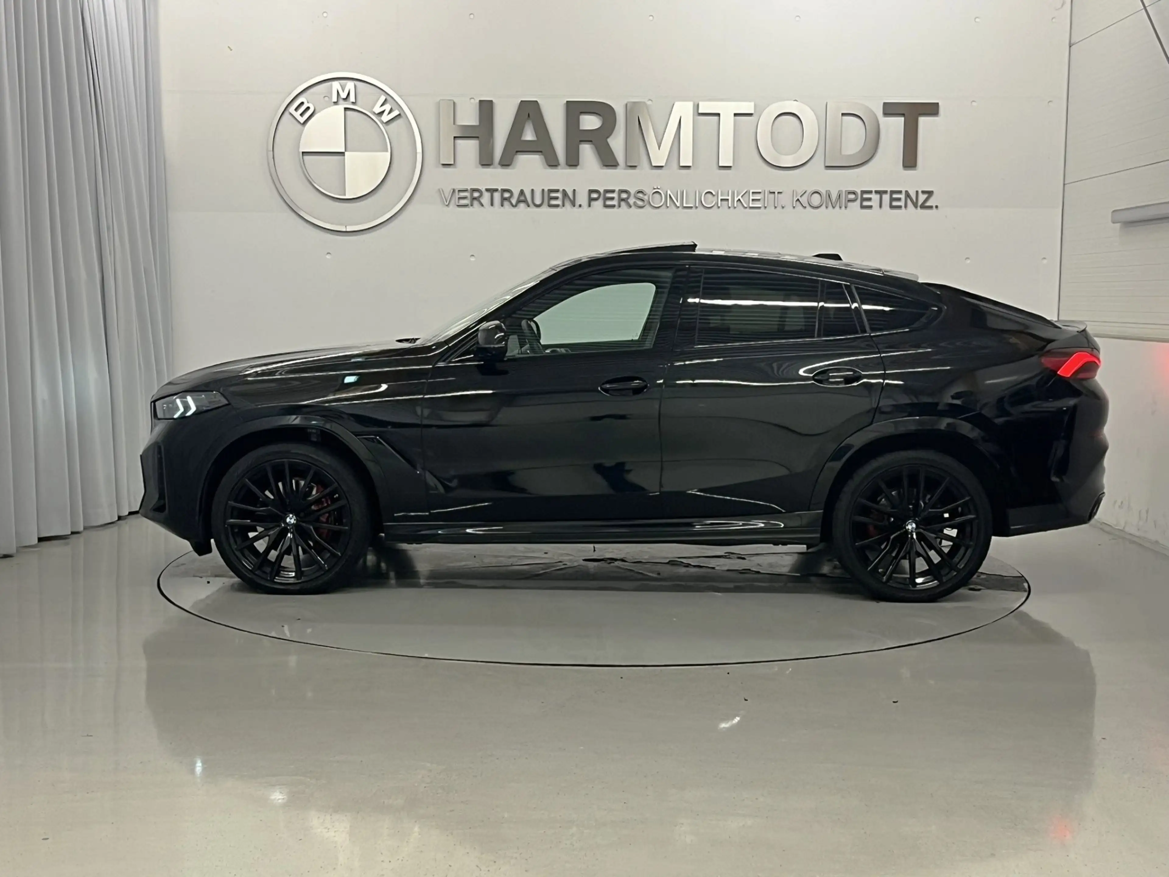 BMW X6 xDrive30d *M-Sport PRO / Innovationspaket / Panorama* — photo 3