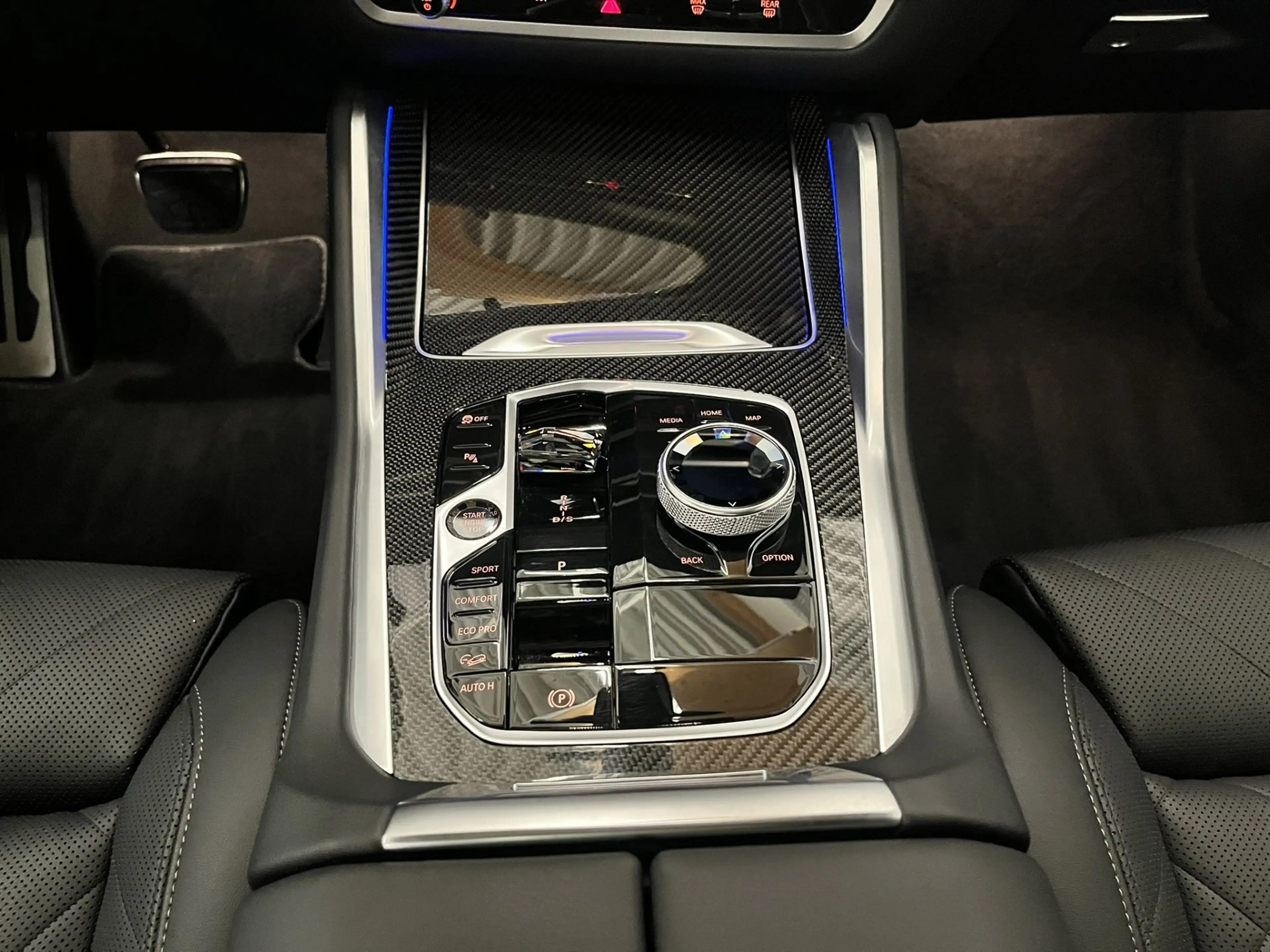 BMW X6 xDrive30d *M-Sport PRO / Innovationspaket / Panorama* — photo 12
