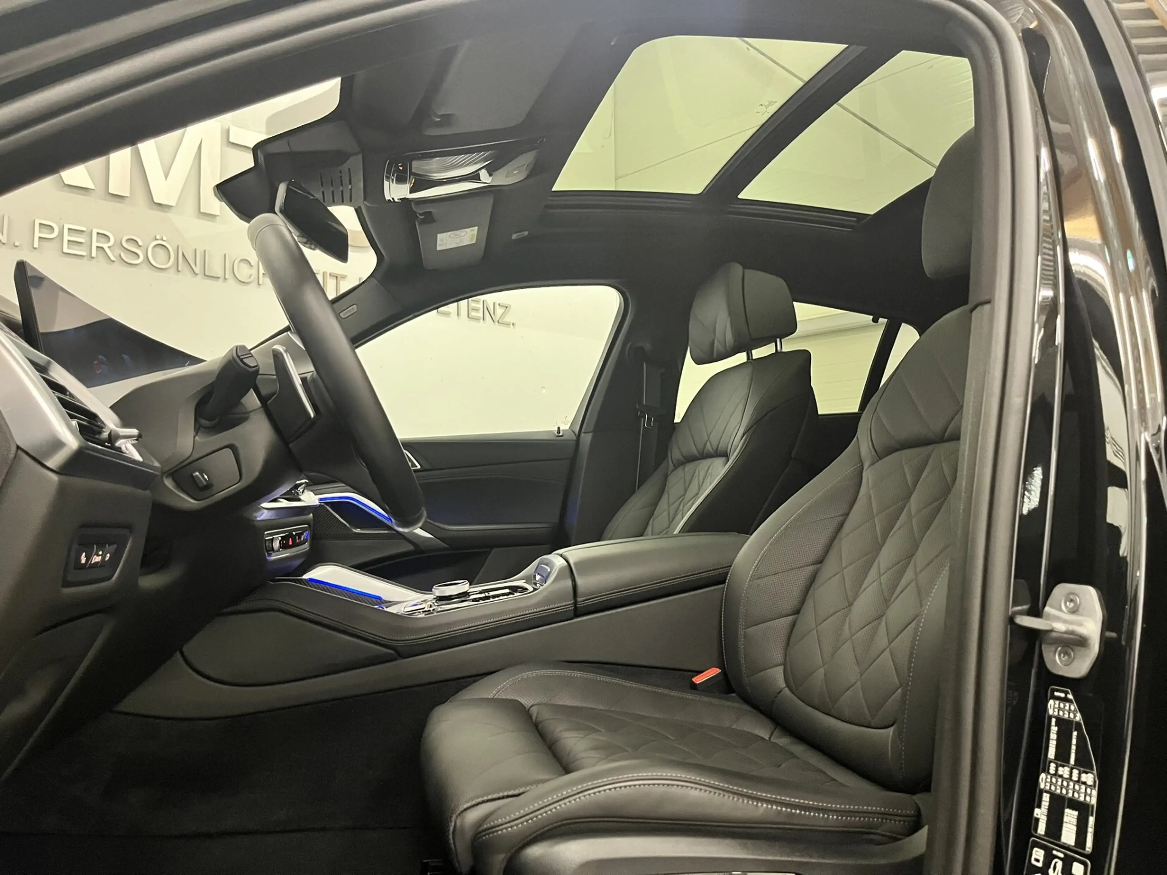 BMW X6 xDrive30d *M-Sport PRO / Innovationspaket / Panorama* — photo 13