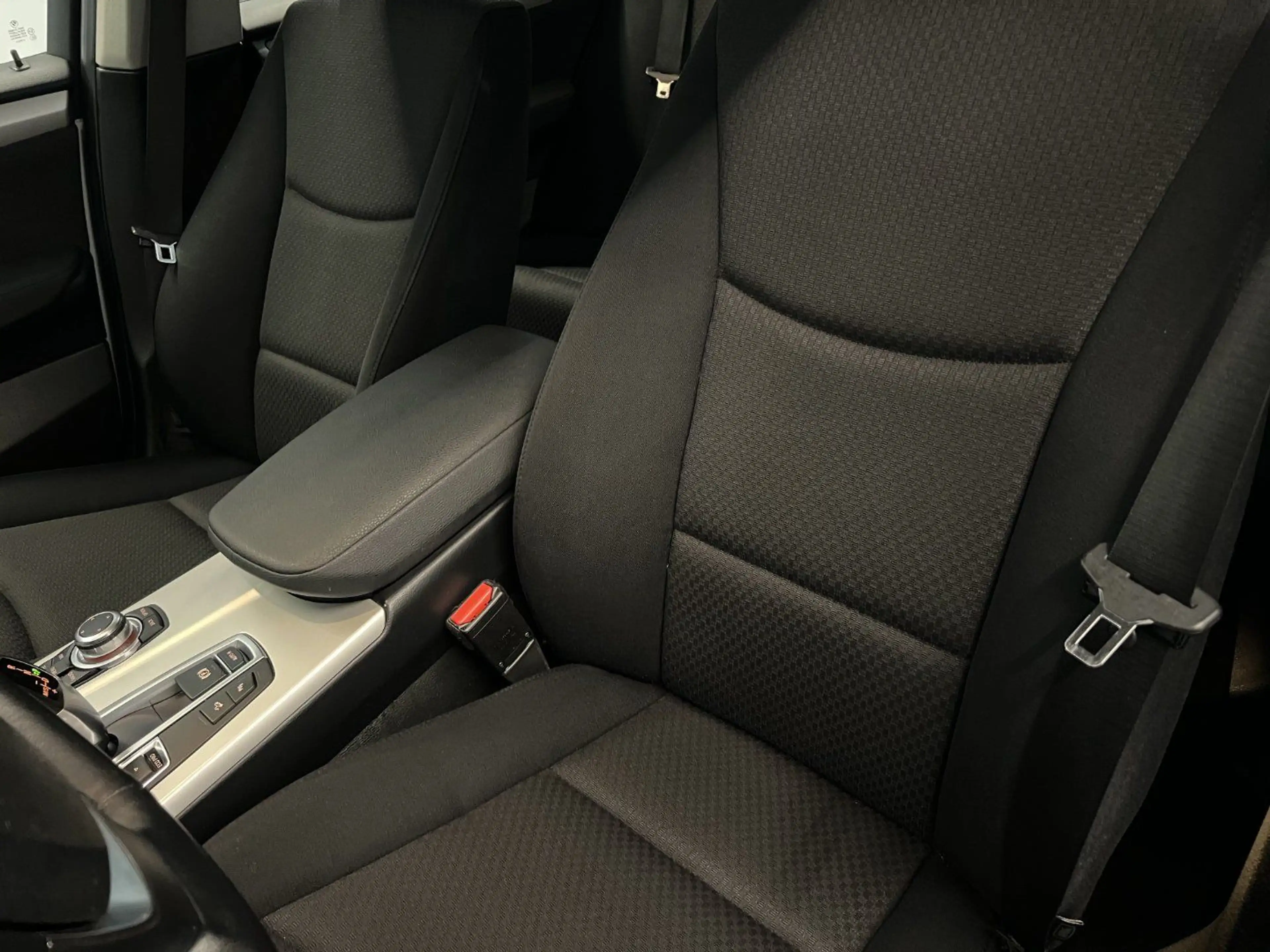 BMW X3 xDrive 20d - Bi-Xenon - Navi - Parksensoren - All — photo 9