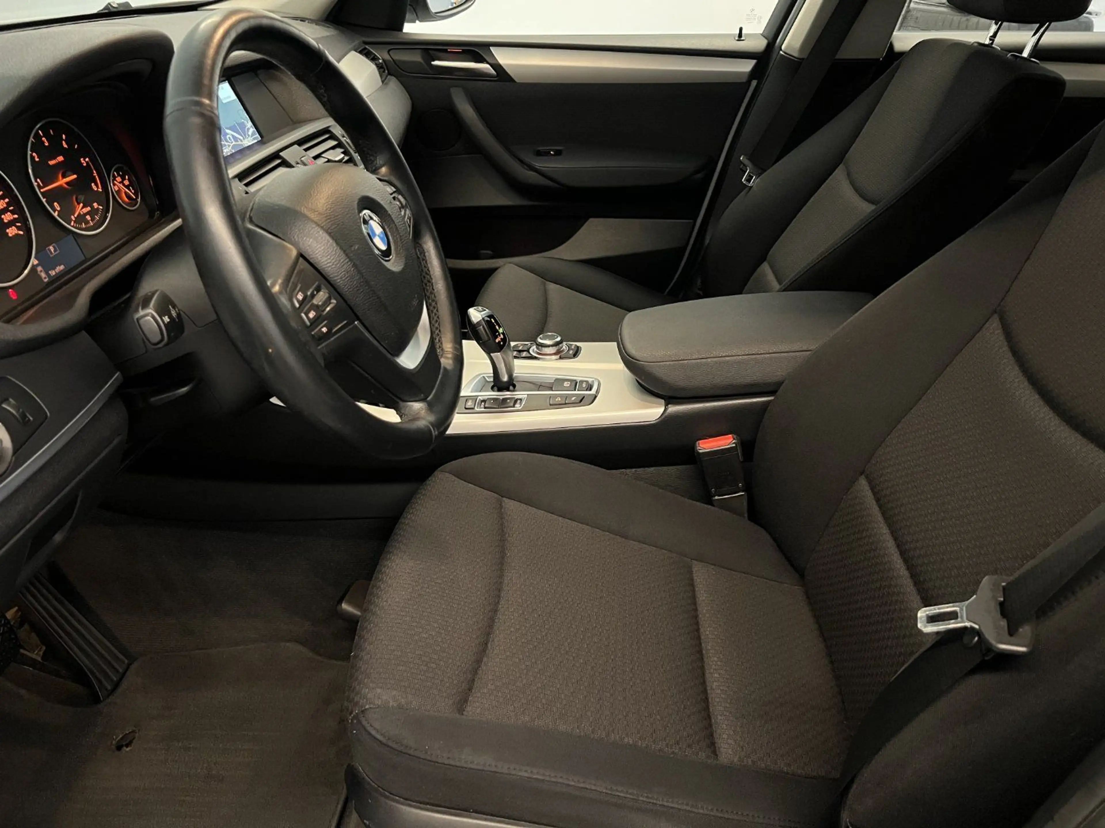 BMW X3 xDrive 20d - Bi-Xenon - Navi - Parksensoren - All — photo 7