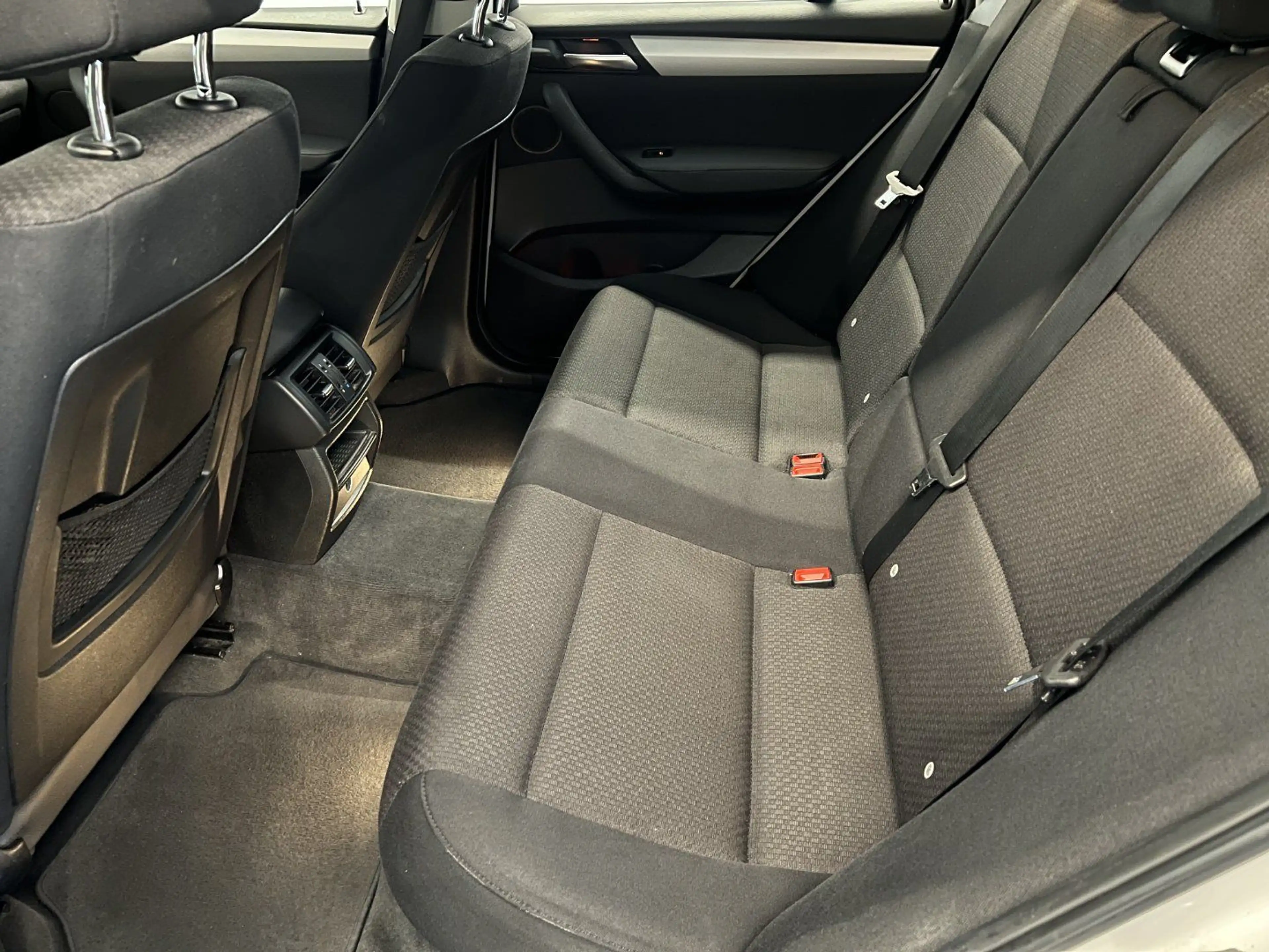 BMW X3 xDrive 20d - Bi-Xenon - Navi - Parksensoren - All — photo 11