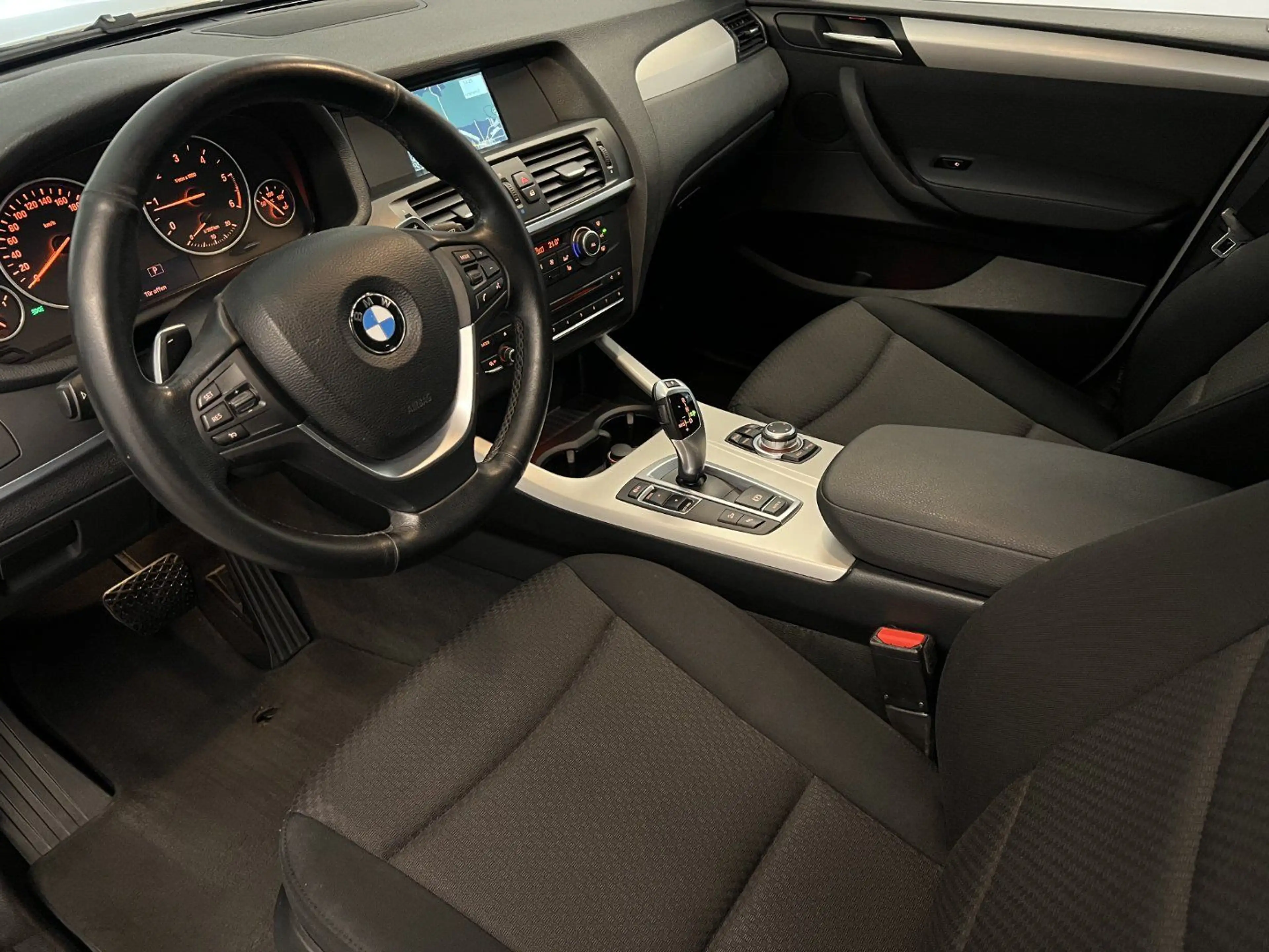BMW X3 xDrive 20d - Bi-Xenon - Navi - Parksensoren - All — photo 8