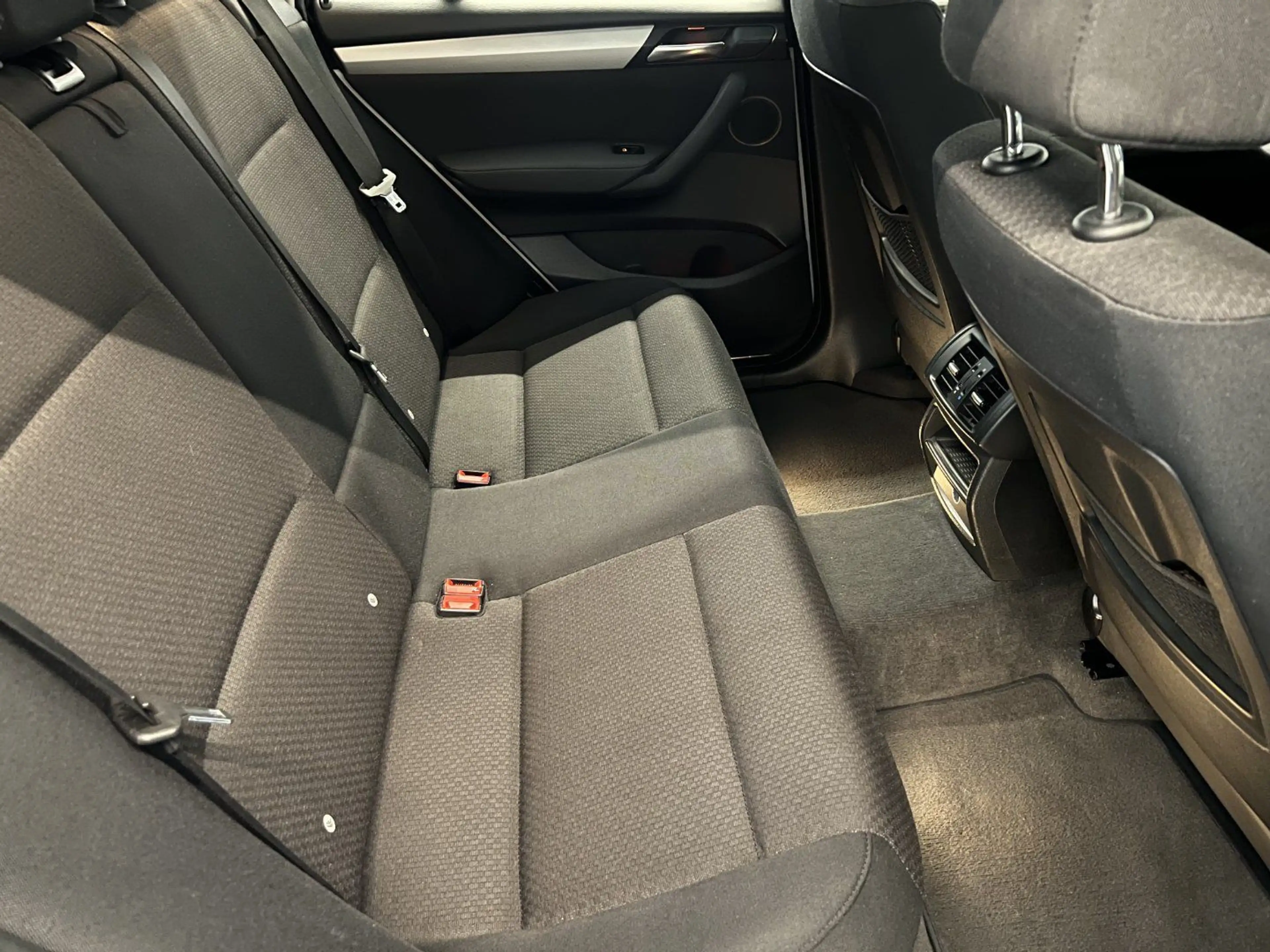 BMW X3 xDrive 20d - Bi-Xenon - Navi - Parksensoren - All — photo 14