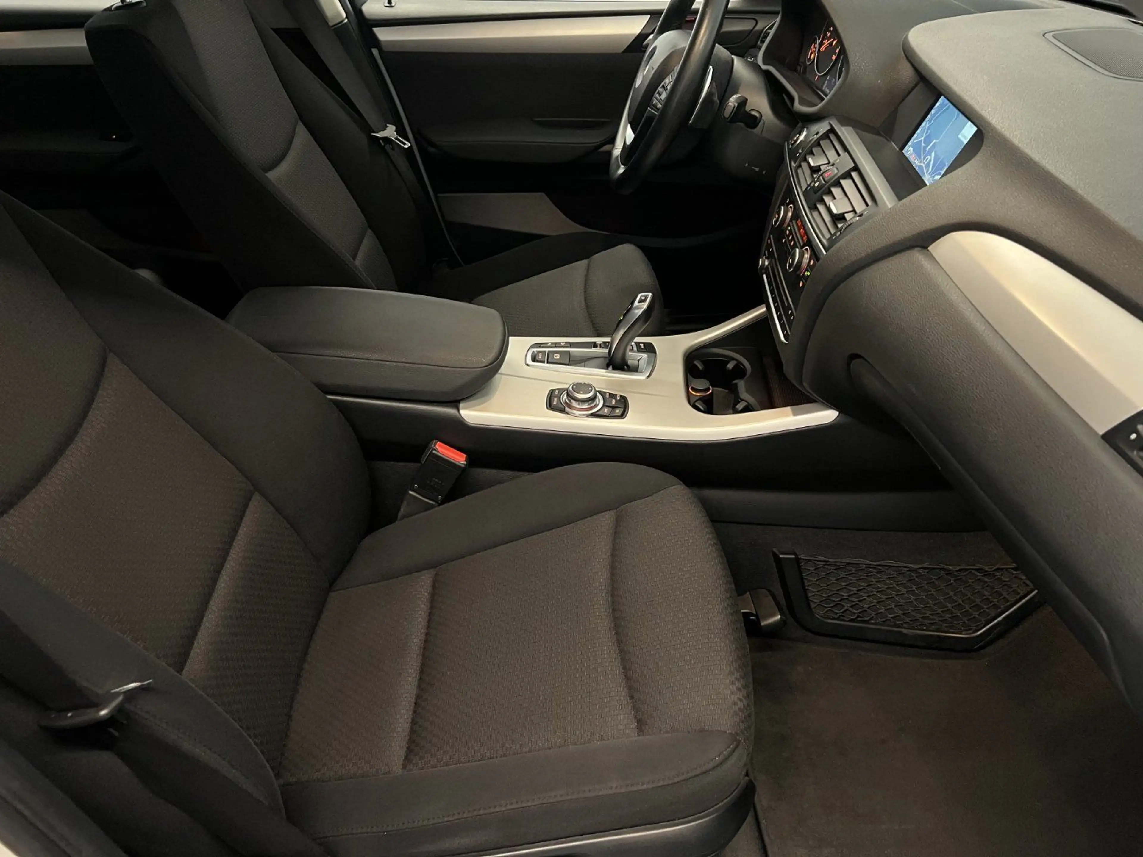 BMW X3 xDrive 20d - Bi-Xenon - Navi - Parksensoren - All — photo 15