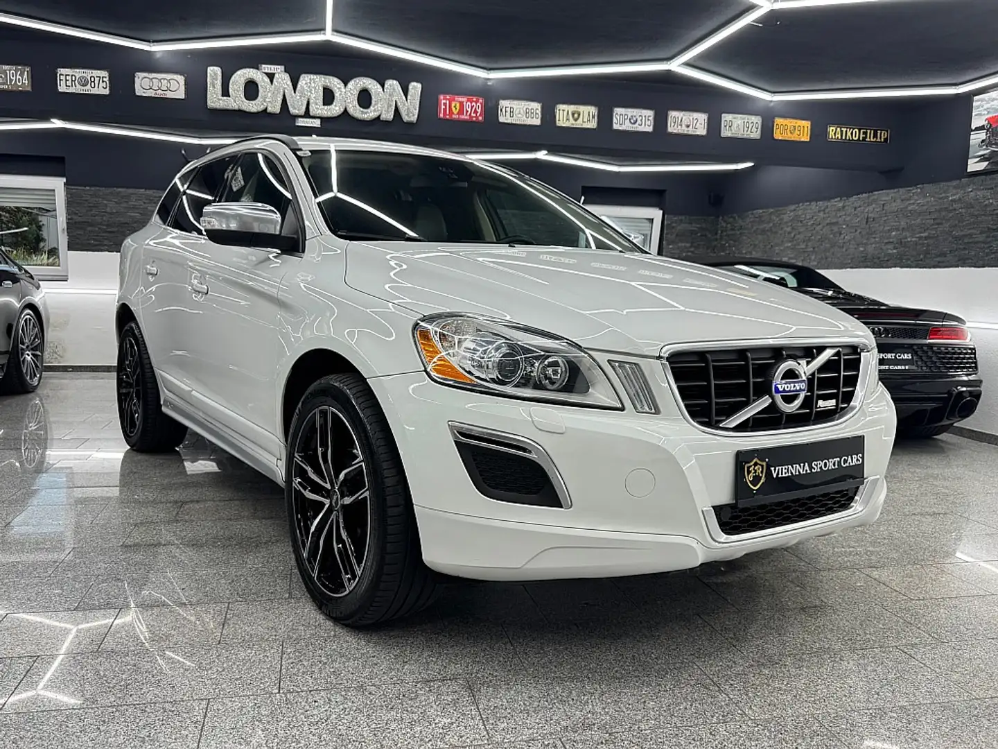 Volvo XC60 D5 AWD R-Design Geartronic*Wenig-KM*Top-Ausstat... Blanc - 1