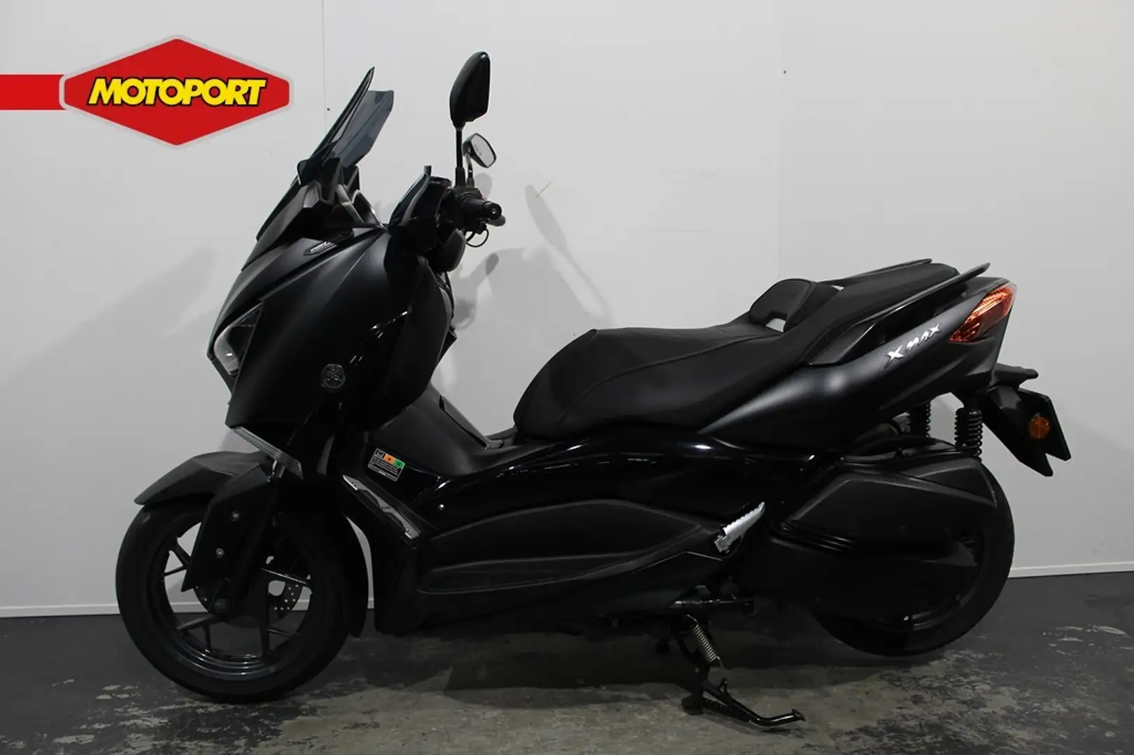 Yamaha X-Max 300 XMAX Tech Zwart - 1