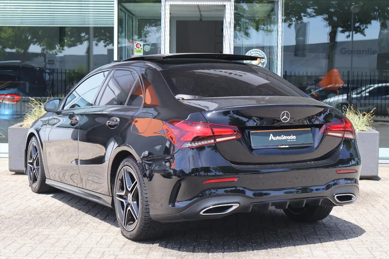 Mercedes-Benz A 180 Limousine A AMG-Line 136pk | Pano | Sfeer | Camera Zwart - 2