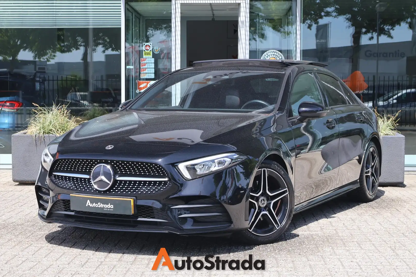 Mercedes-Benz A 180 Limousine A AMG-Line 136pk | Pano | Sfeer | Camera Zwart - 1