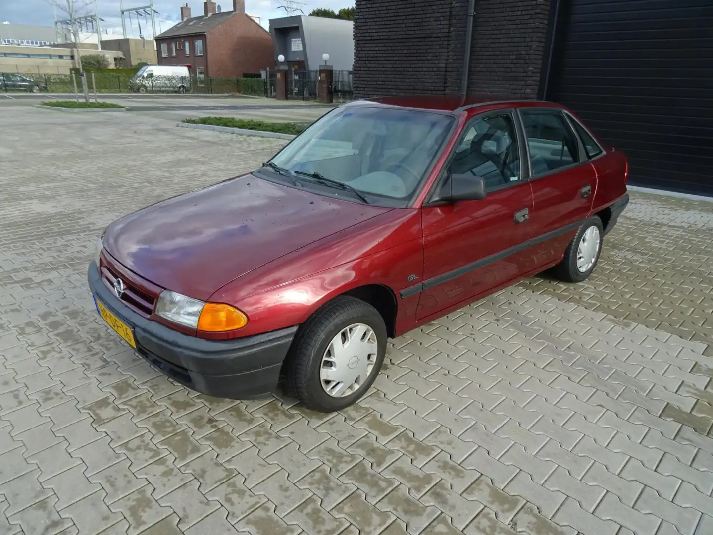 Opel Astra 1.6 SZ Young Czerwony - 1