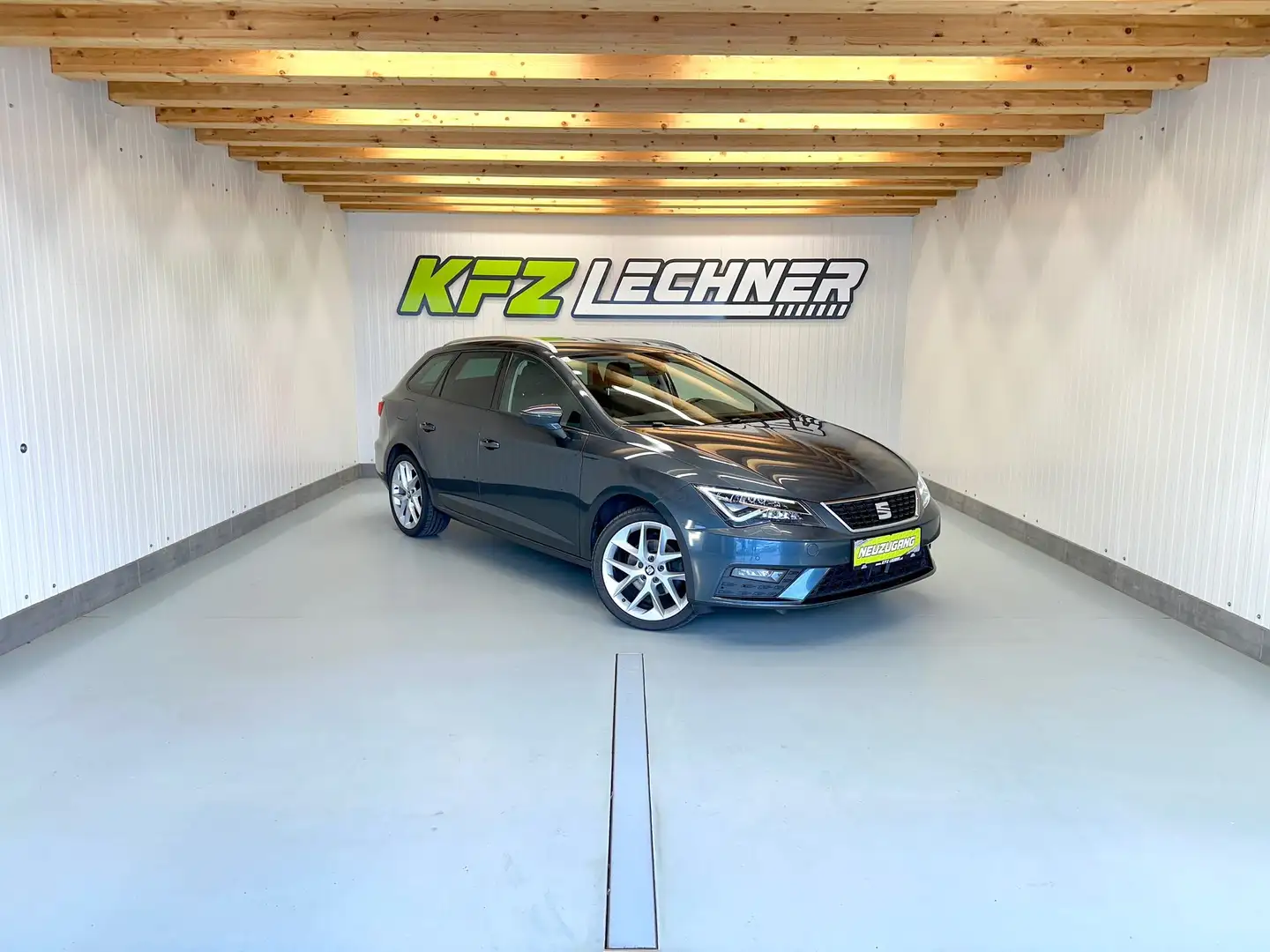 SEAT Leon ST 1.6 TDI "SITZH*NAVI*LED*TEMPOMAT" Silber - 1
