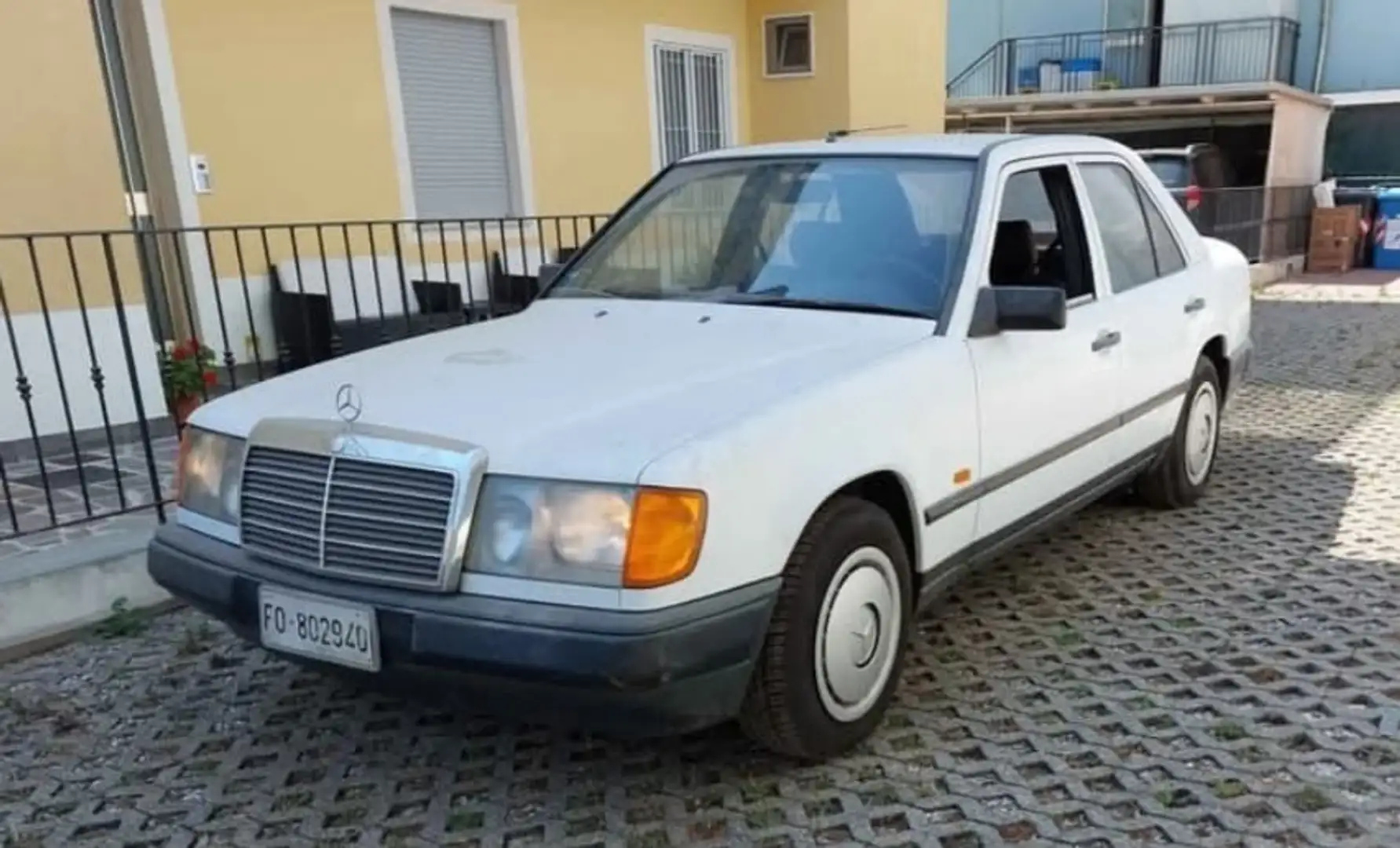 Mercedes-Benz 250 Biały - 2