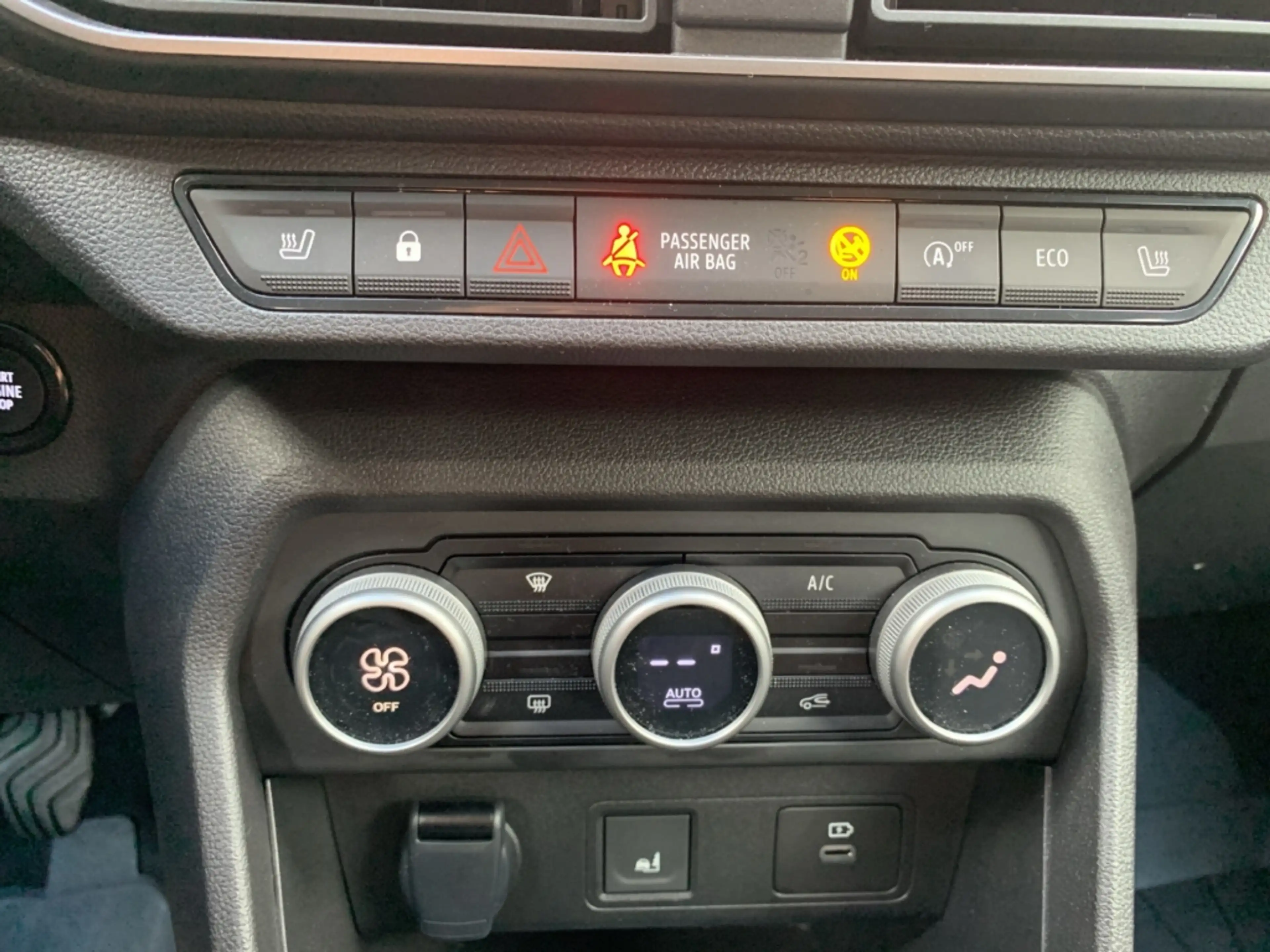 Dacia Jogger EXTREME+ TCe 110 RENEW Extreme 7-SITZER+NAVI+LED — photo 18