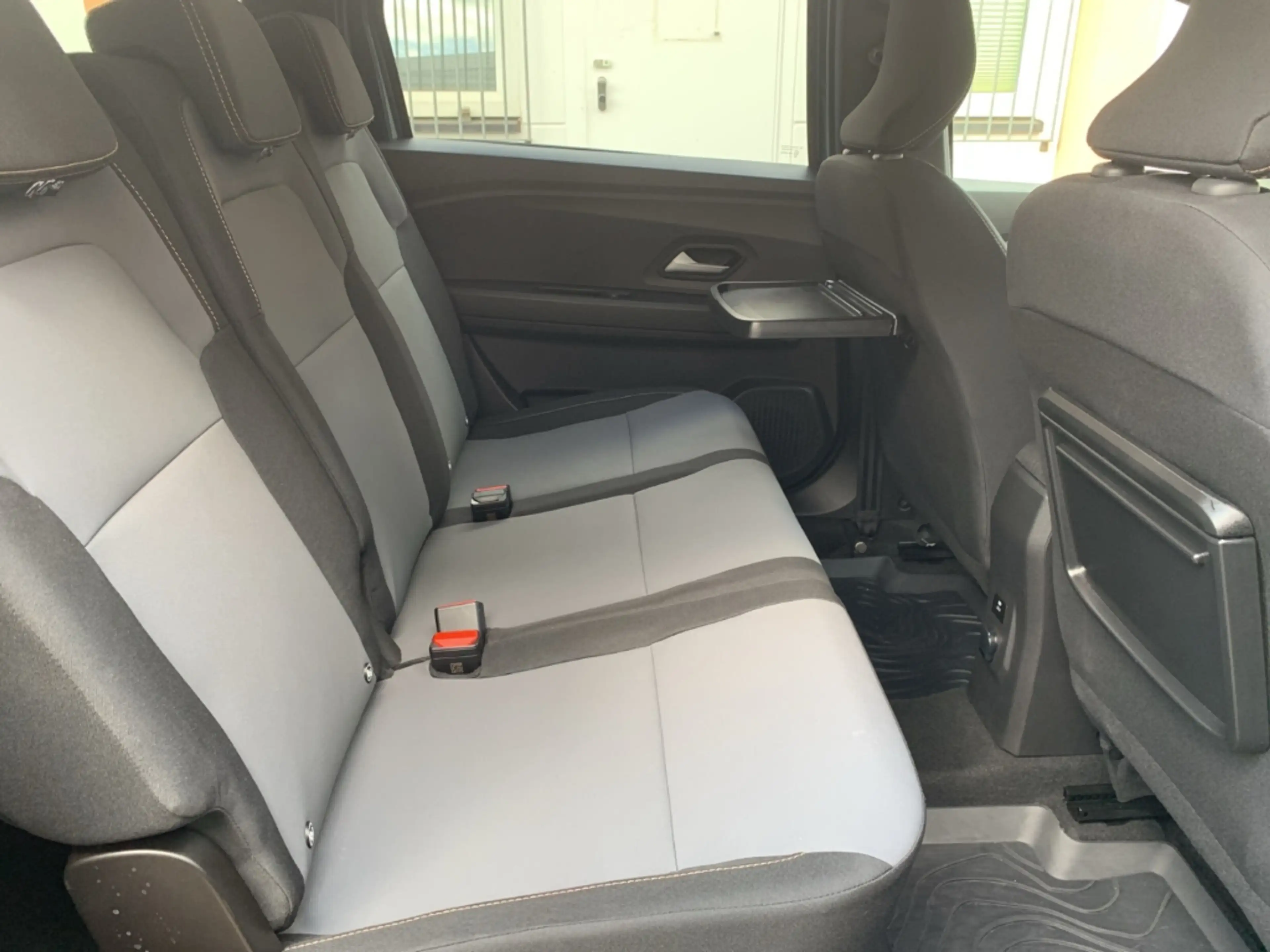 Dacia Jogger EXTREME+ TCe 110 RENEW Extreme 7-SITZER+NAVI+LED — photo 26
