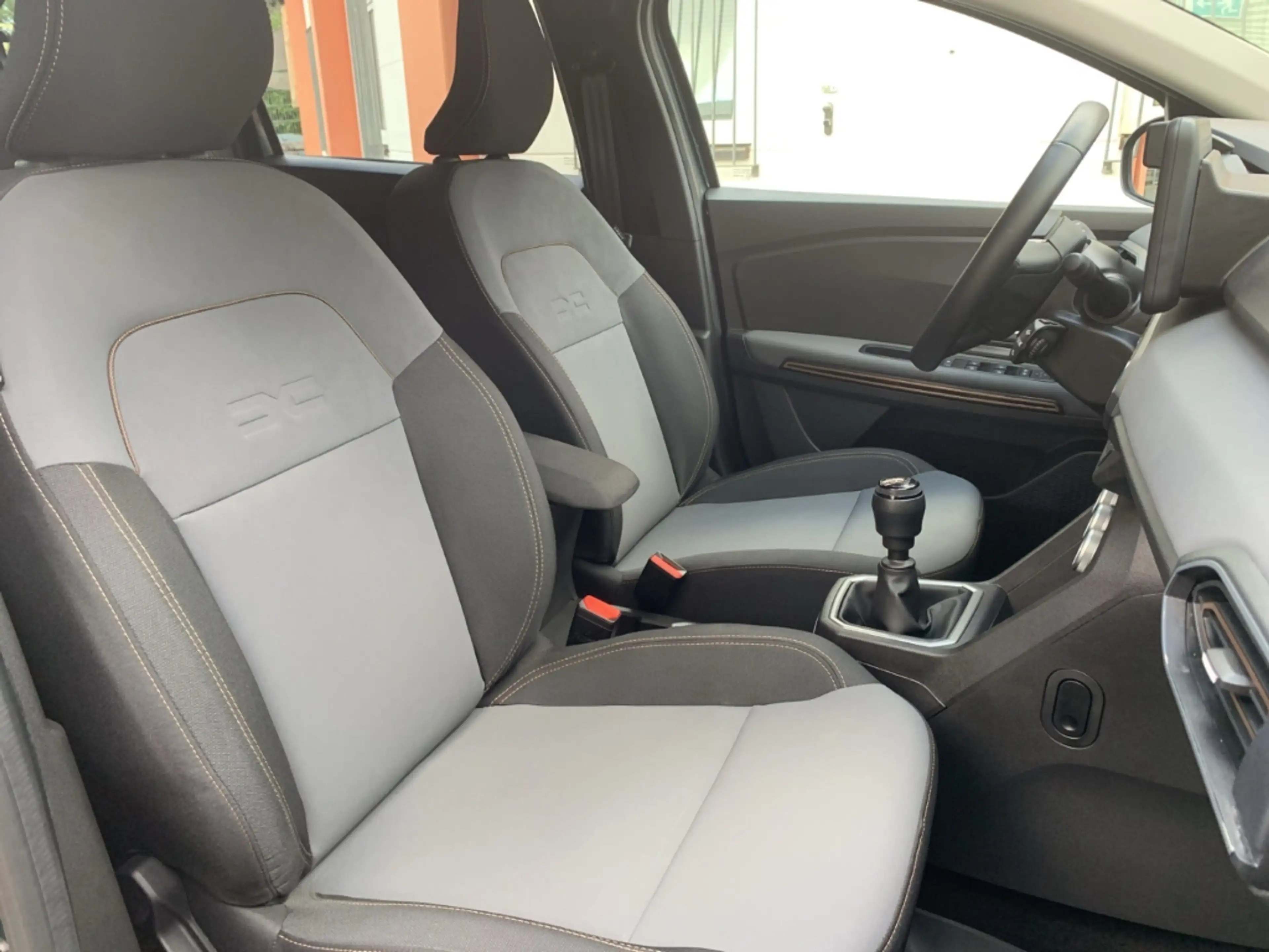 Dacia Jogger EXTREME+ TCe 110 RENEW Extreme 7-SITZER+NAVI+LED — photo 25
