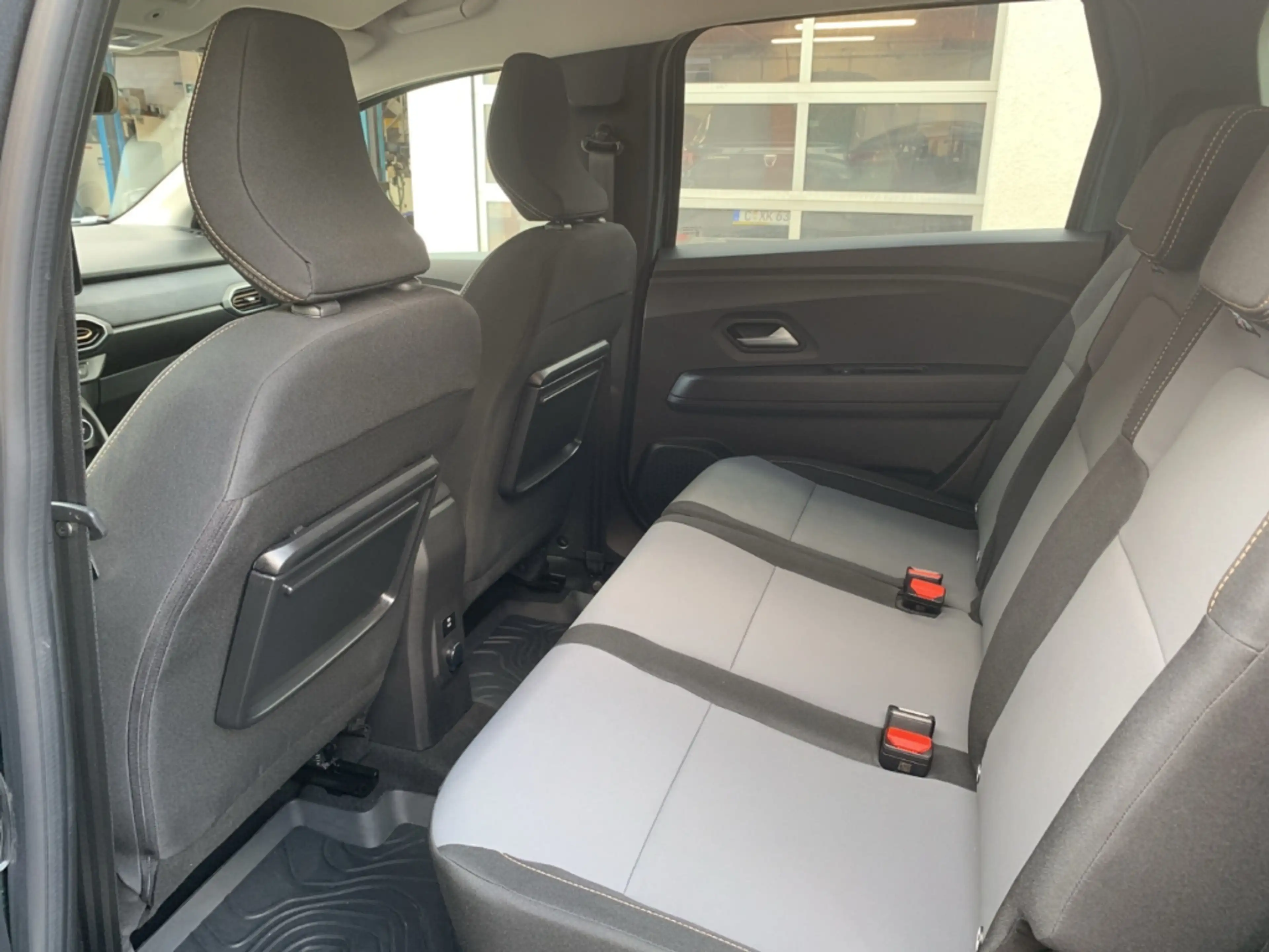 Dacia Jogger EXTREME+ TCe 110 RENEW Extreme 7-SITZER+NAVI+LED — photo 11