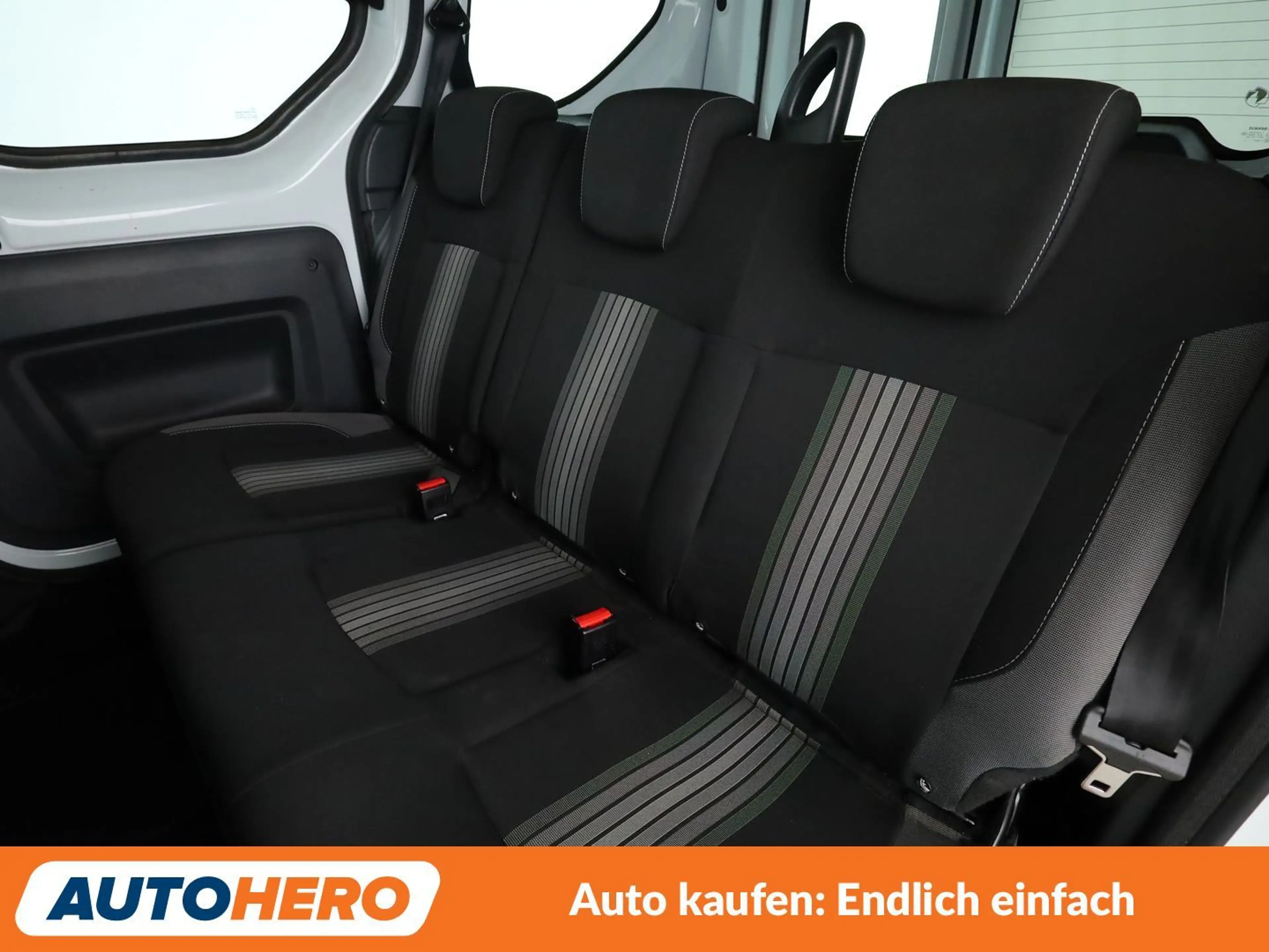 Dacia Dokker 1.2 TCe Stepway Celebration*NAVI*TEMPO*PDC* — photo 14