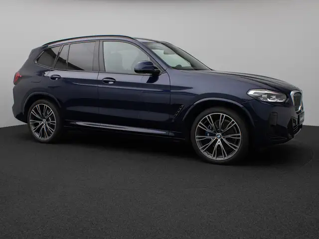 BMW X3 view 4