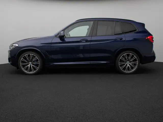 BMW X3 view 11