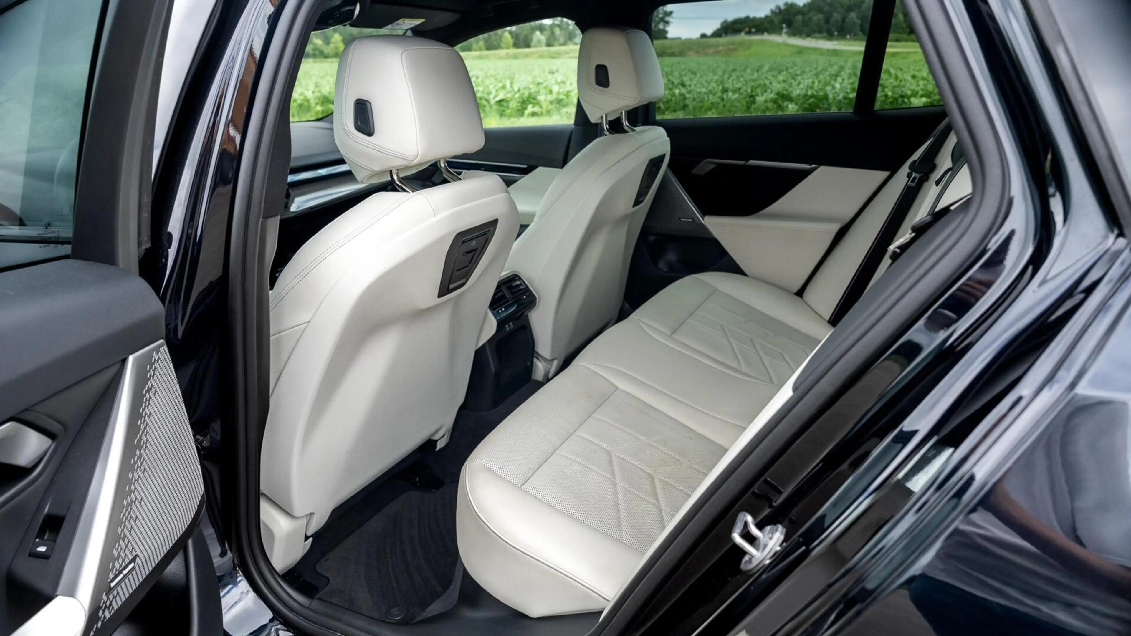 BMW i5 Touring M-Sport Pro - Carbon - Leer- Trekhaak eDri — photo 9