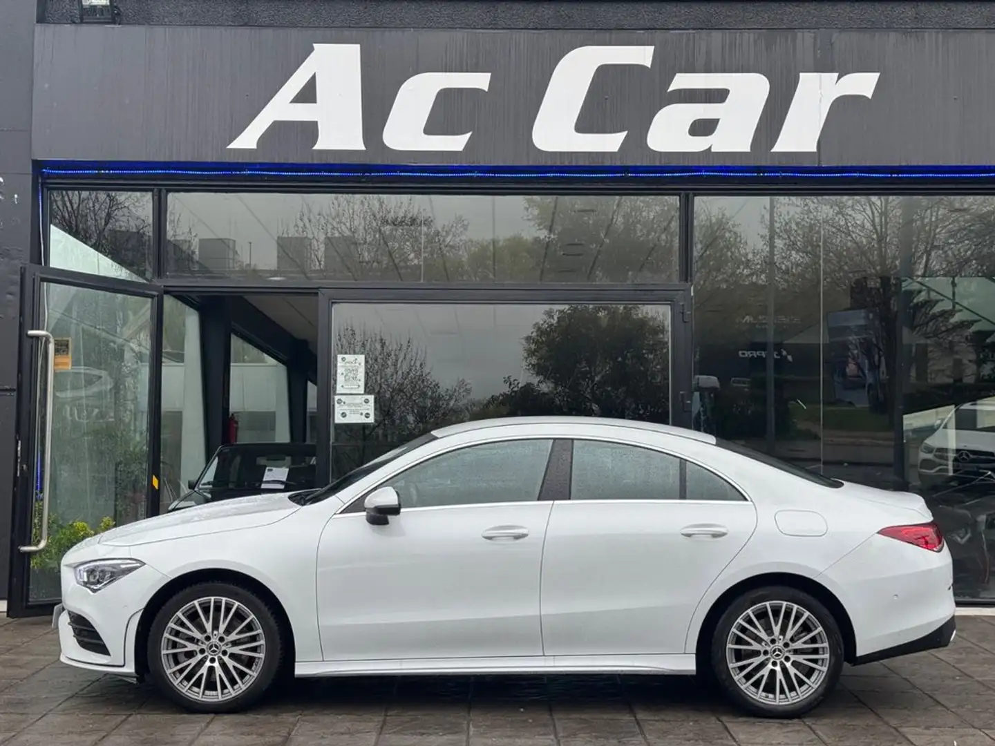 Mercedes-Benz CLA 250 e Weiß - 1
