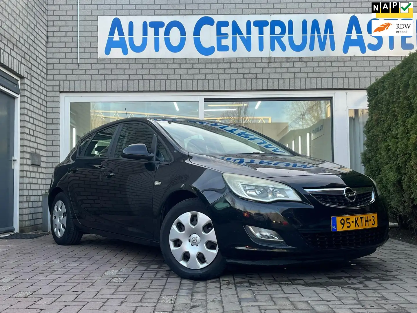 Opel Astra 1.6 Edition 5 Deurs Zwart - 1