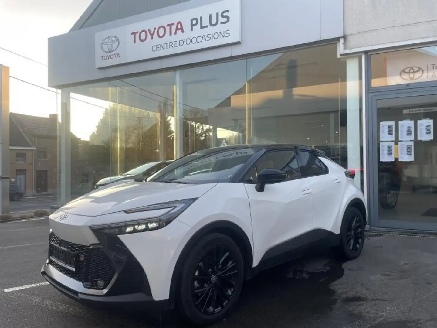 Toyota C-HR Plug-In Gr-Sport LUXURY PACK Wit - 2
