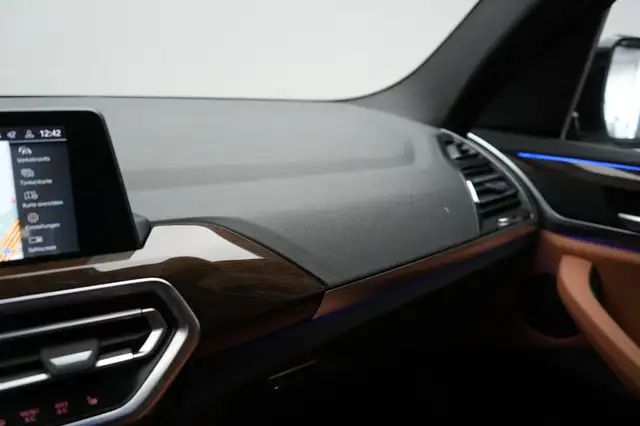 BMW X3 view 25