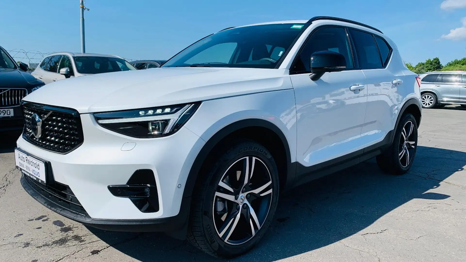Volvo XC40 B3 Aut. Plus Dark Pano RCam BLIS ACC Pilot Bianco - 1
