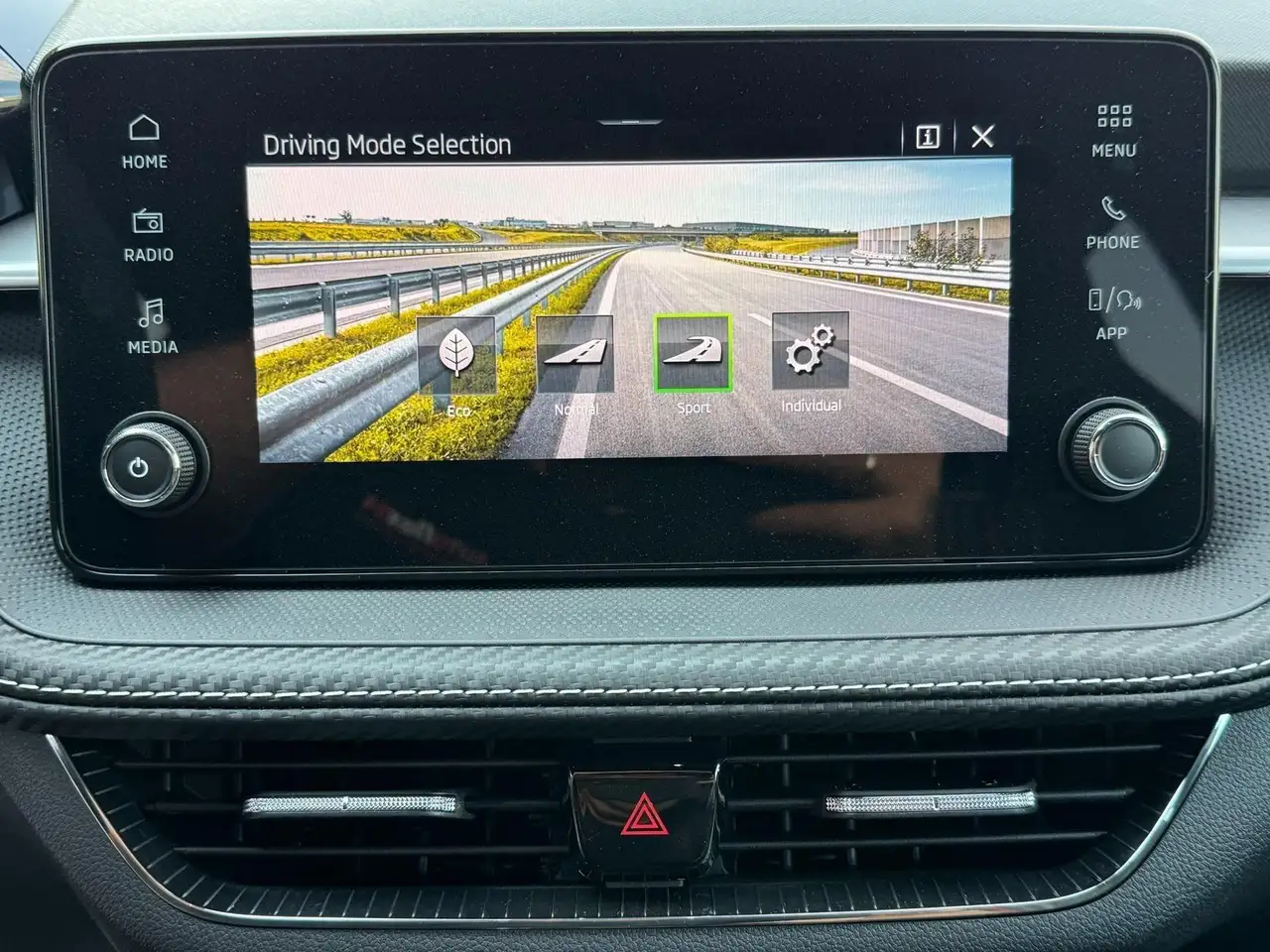 Skoda Fabia 130 1,5 TSI DSG 2 ZoKlima ACC Navi 2x Einparkhi..., миниатюра 18