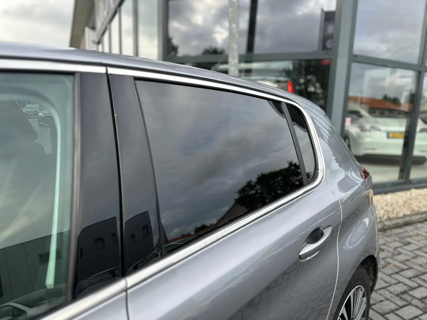 Peugeot 308 1.2 PureTech Allure Avantage | Virtual | Navi | Ha Grijs - 2