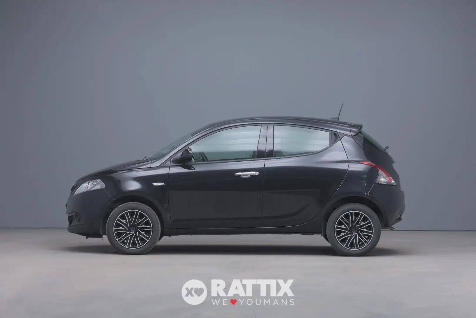Lancia Ypsilon 1.0 Firefly Hybrid 70CV Silver 5p.ti Černá - 2