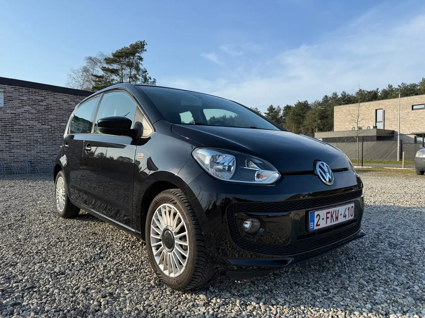 Volkswagen up! up! BlueMotion Technology high up! Noir - 1