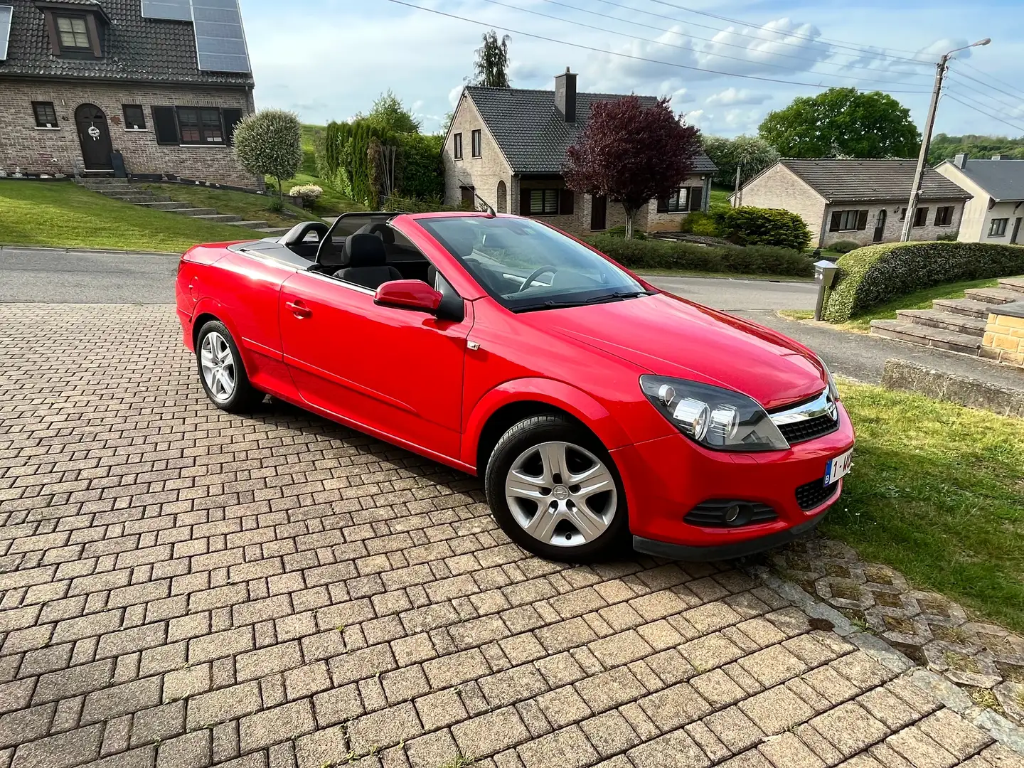 Opel Astra TwinTop 1.6i Enjoy Rouge - 2