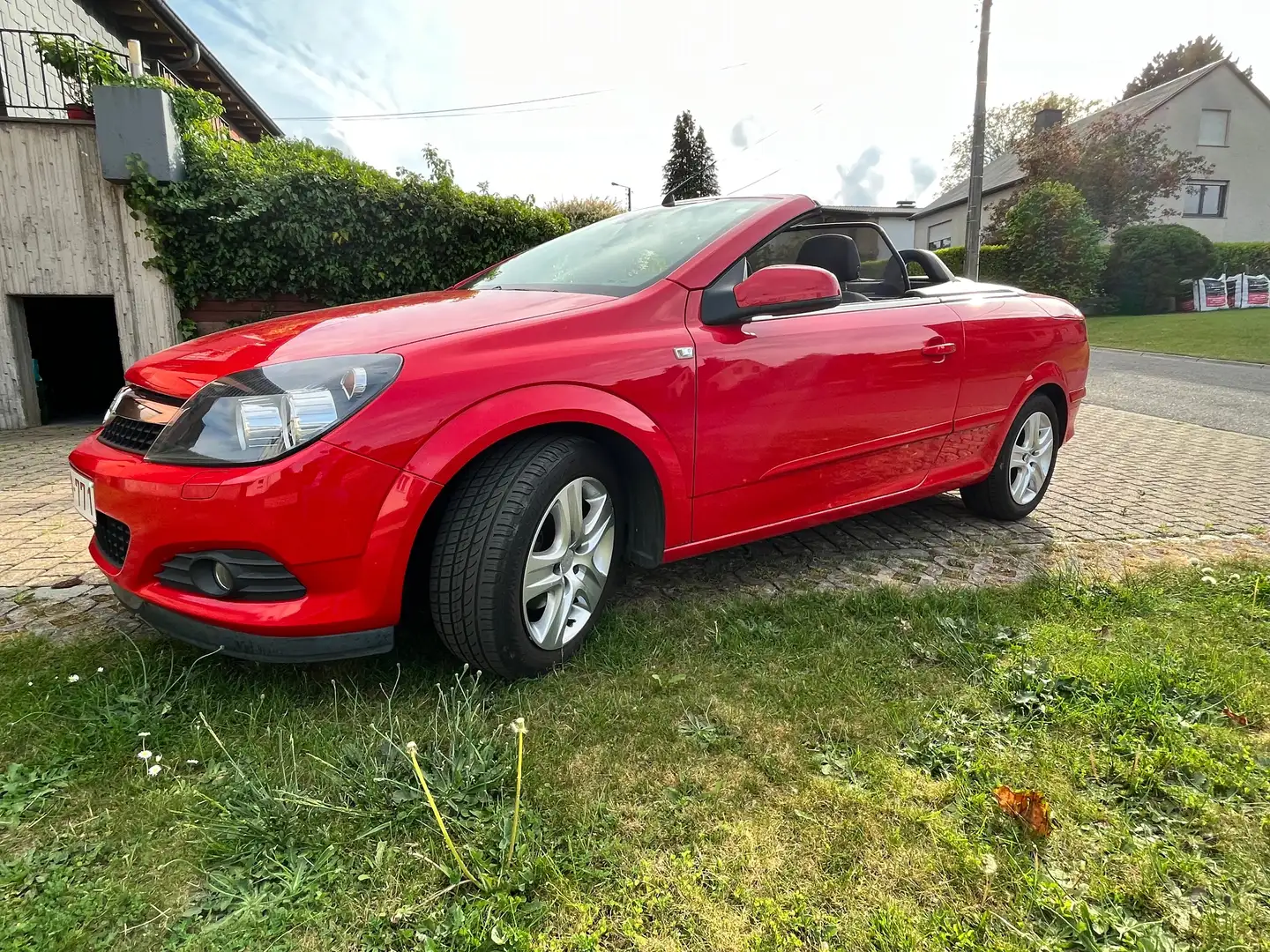 Opel Astra TwinTop 1.6i Enjoy Rouge - 1