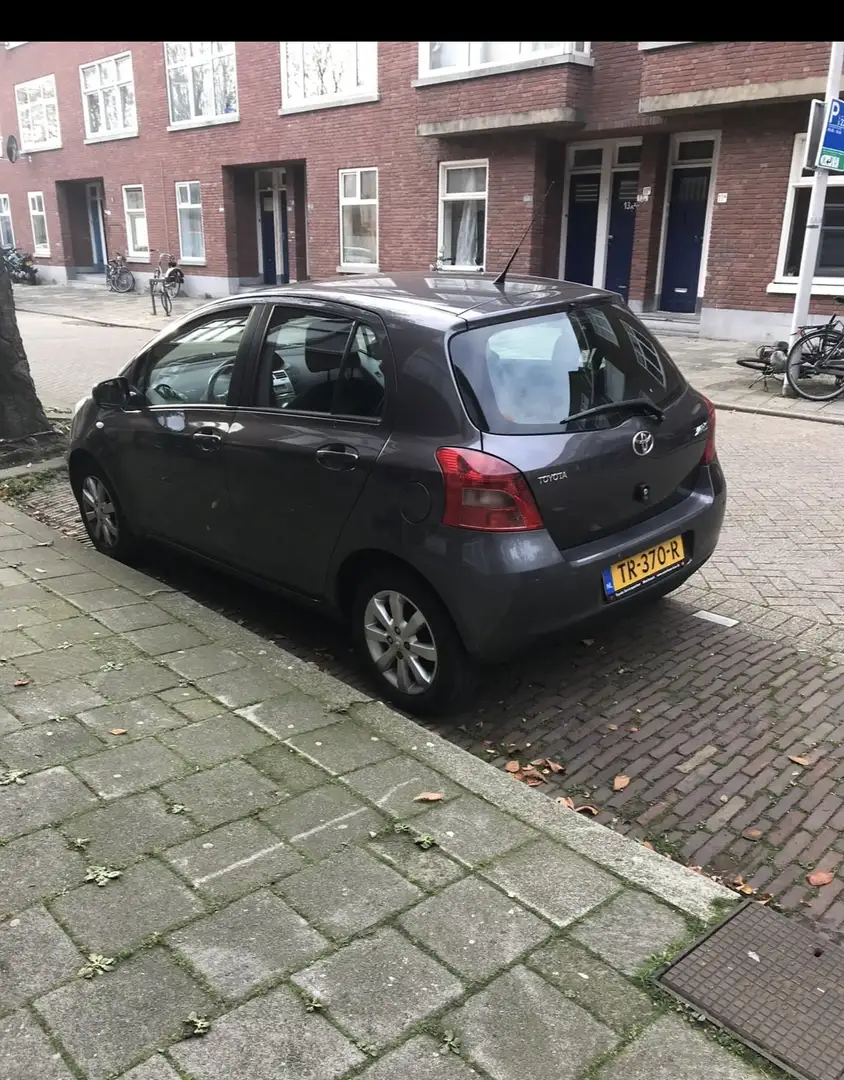 Toyota Yaris Yaris Terra 1.3 VVT-i – 2008 – ZIE BESCRHIJVIN Gris - 1