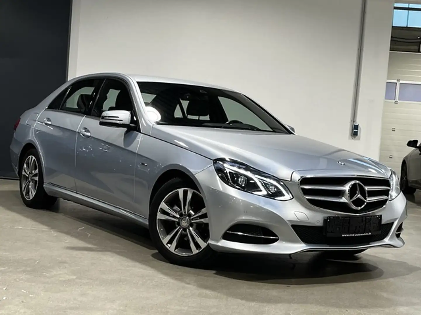 Mercedes-Benz E 200 Sport-Edition LED Leder Euro6 Argent - 2