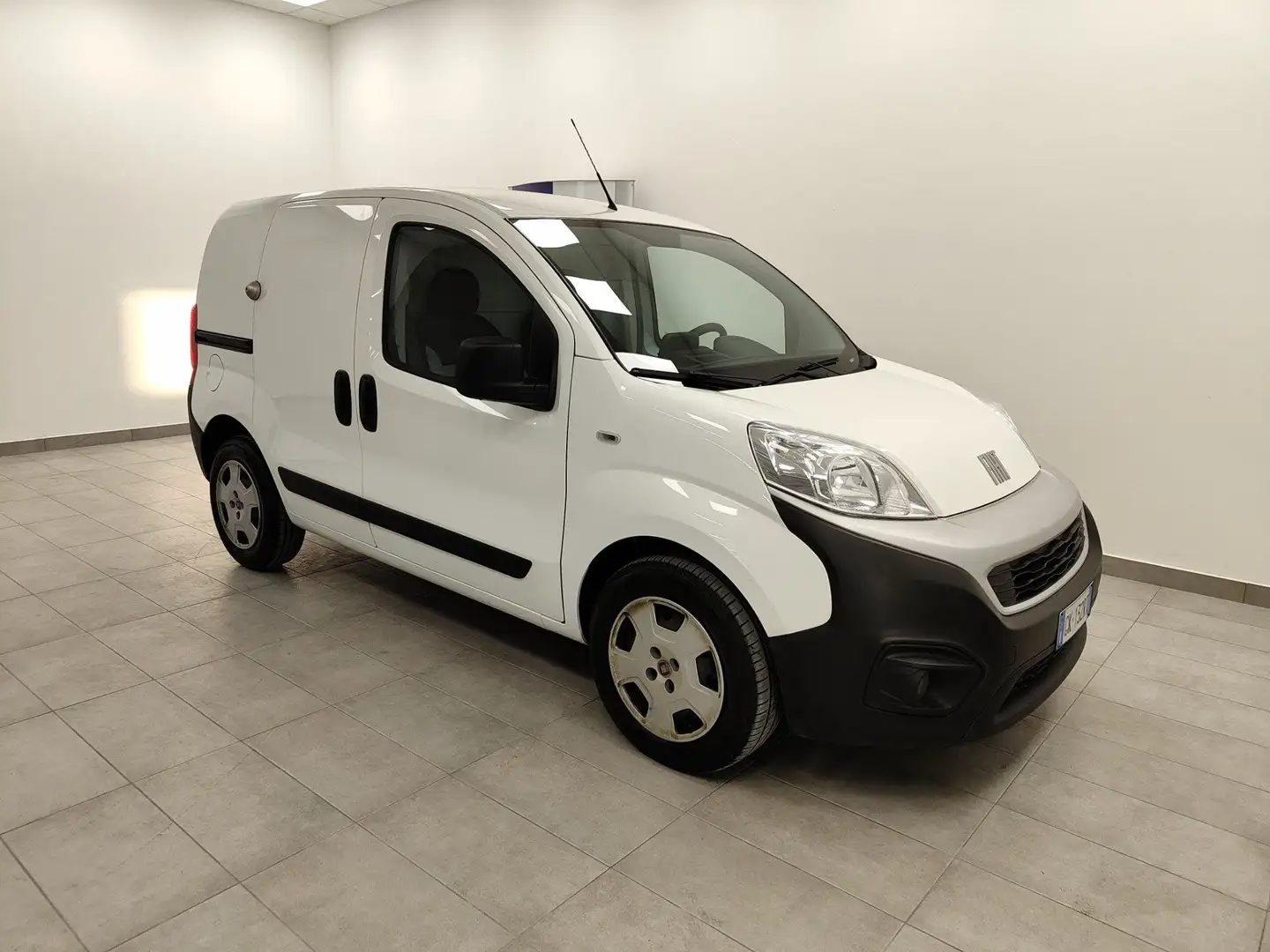Fiat Fiorino 1.3 MJT 95CV Cargo SX CarPlay/Android Port. 495 Kg Blanc - 2