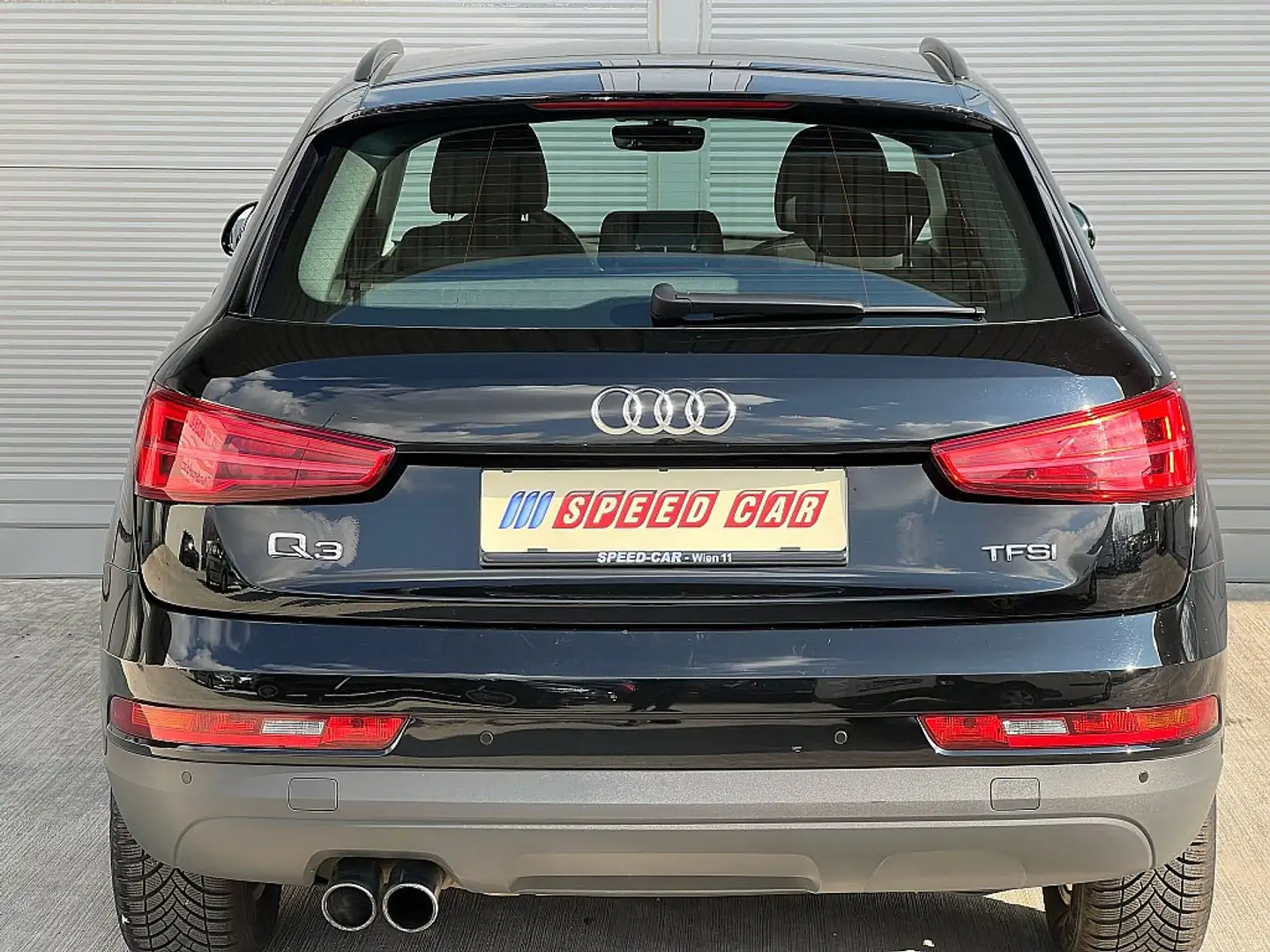 Audi Q3 Noir - 1